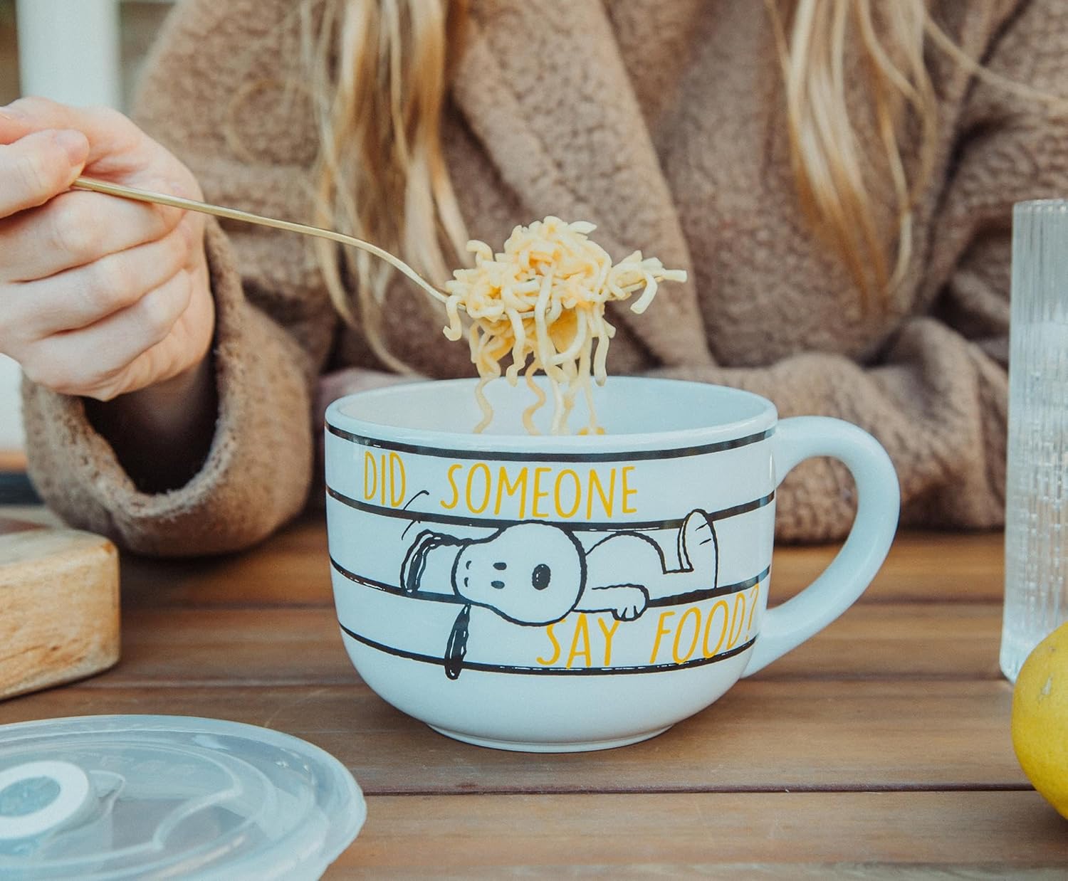 Silver Buffalo Peanuts Snoopy and Woodstock Did Someone Say Food Ceramic Soup Mug with Vented Plastic Lid, 24 Ounces - Image 2