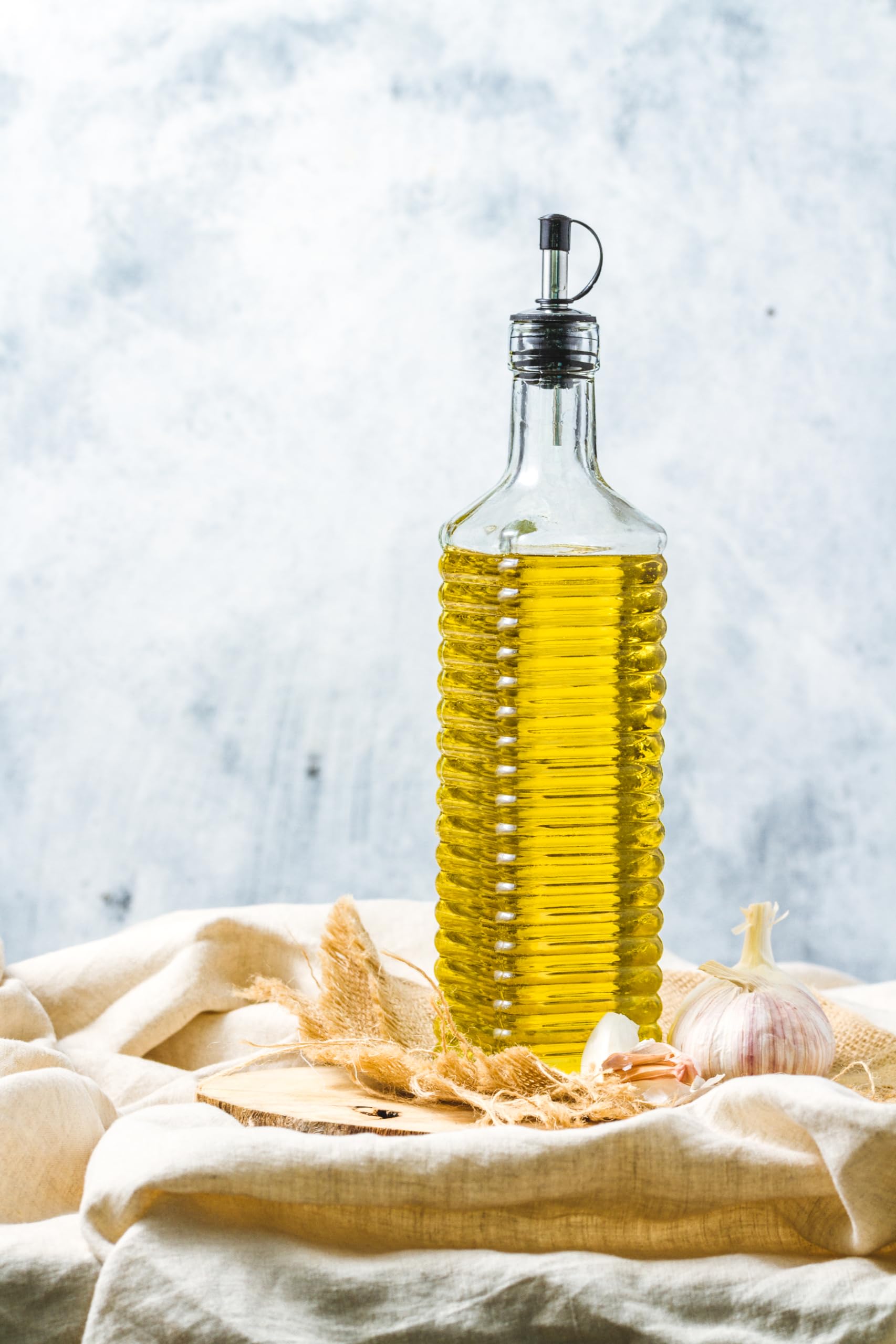 KitchenCraft World of Flavours Traditional Ridged Glass Oil Bottle / Vinegar Pourer, 55 ml, Clear, 550 ml - Image 2