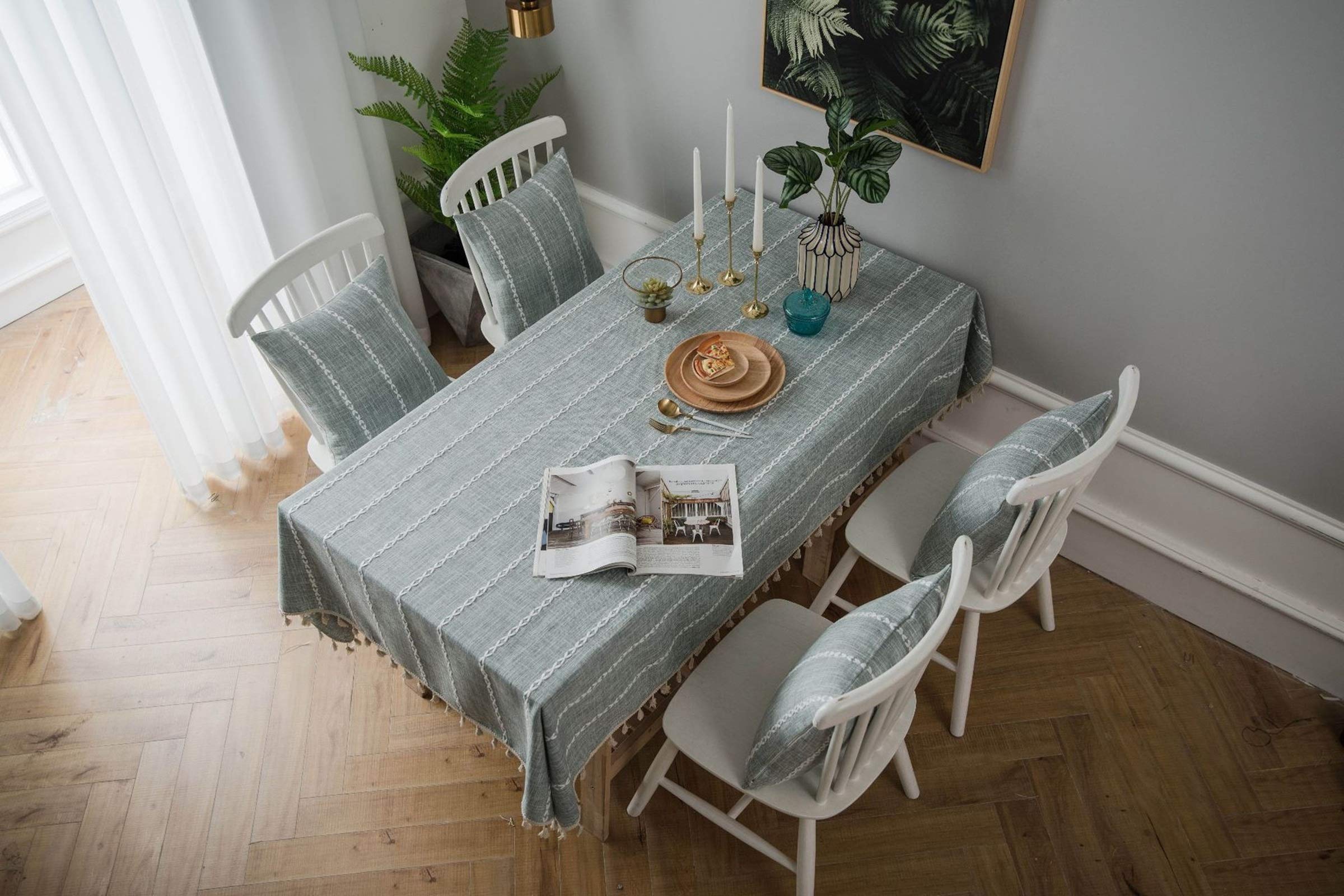 Nappe 140x140 cm grise avec dentelle pour protéger et décorer votre table