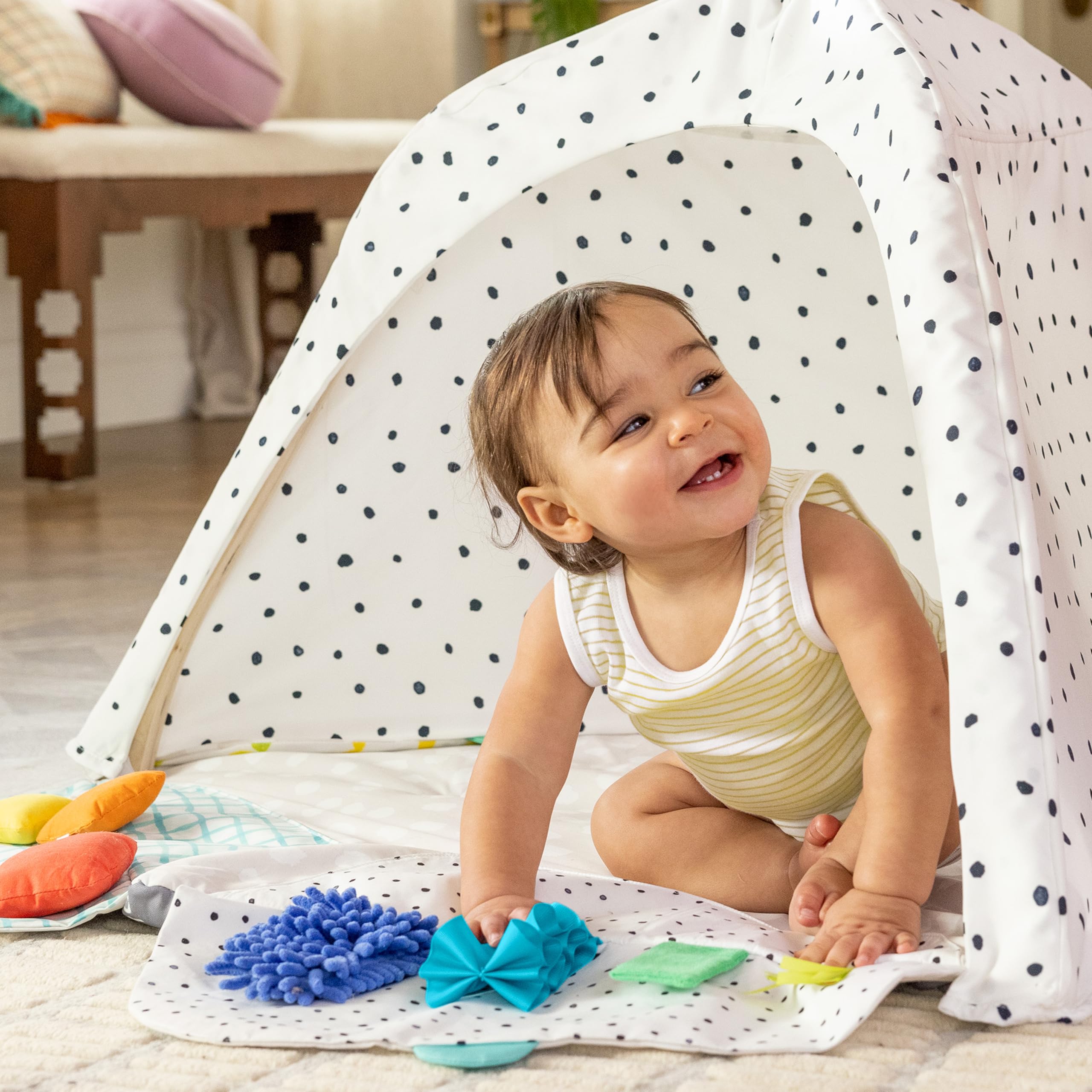 Lovevery Tapis d'Éveil Bébé avec Arche de Jeu en Bois, 5 Zones, Développement l'enfant, Dès la Naissance