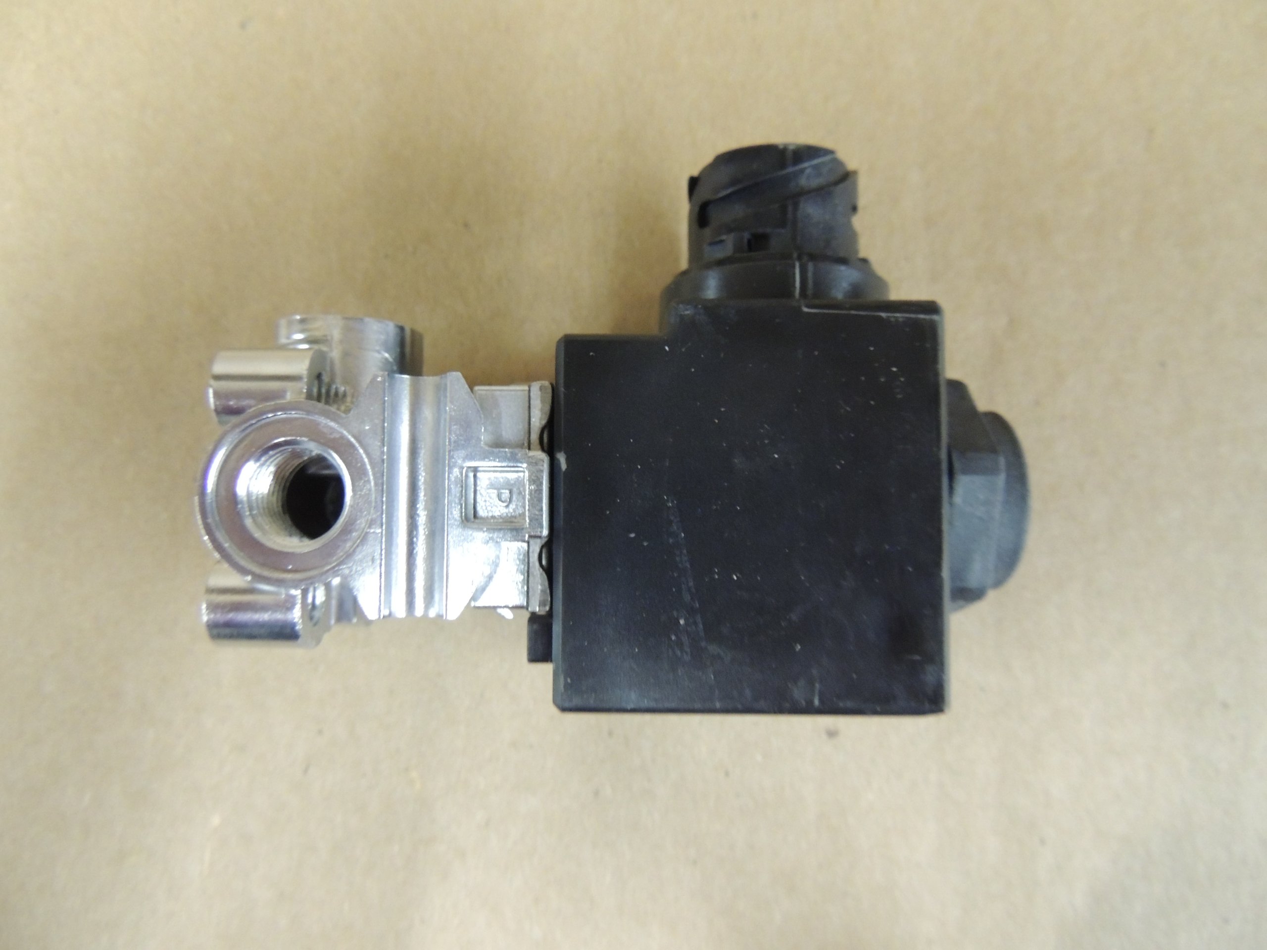 Amazon.com: Volvo Truck 1078315 Solenoid Valve : Automotive