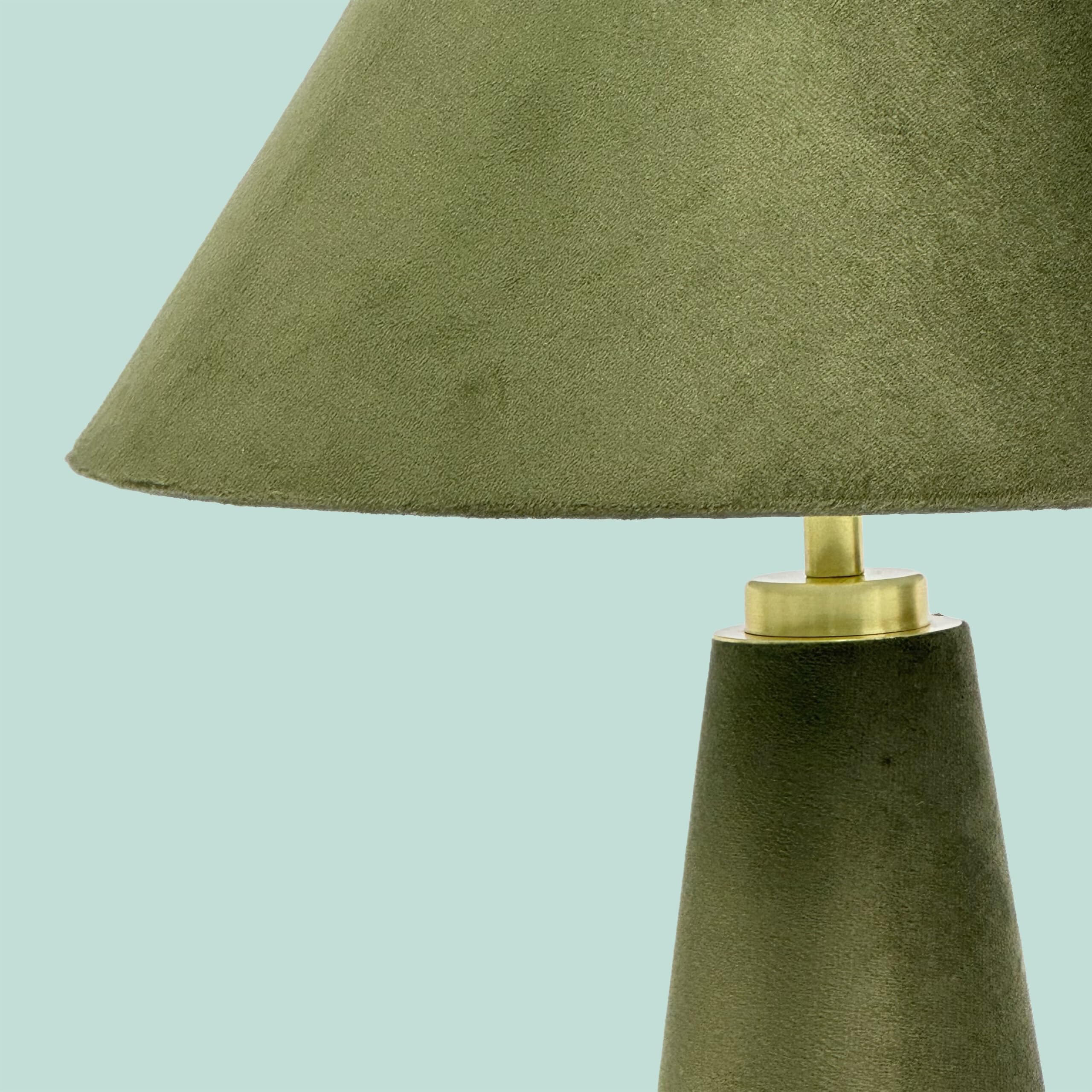 Relaxdays Tischlampe, Samtschirm & Metallfuß, E14, HxD: 47 x 30 cm, Nachttischlampe mit Kabel, Schlafzimmer, Olive/Gold