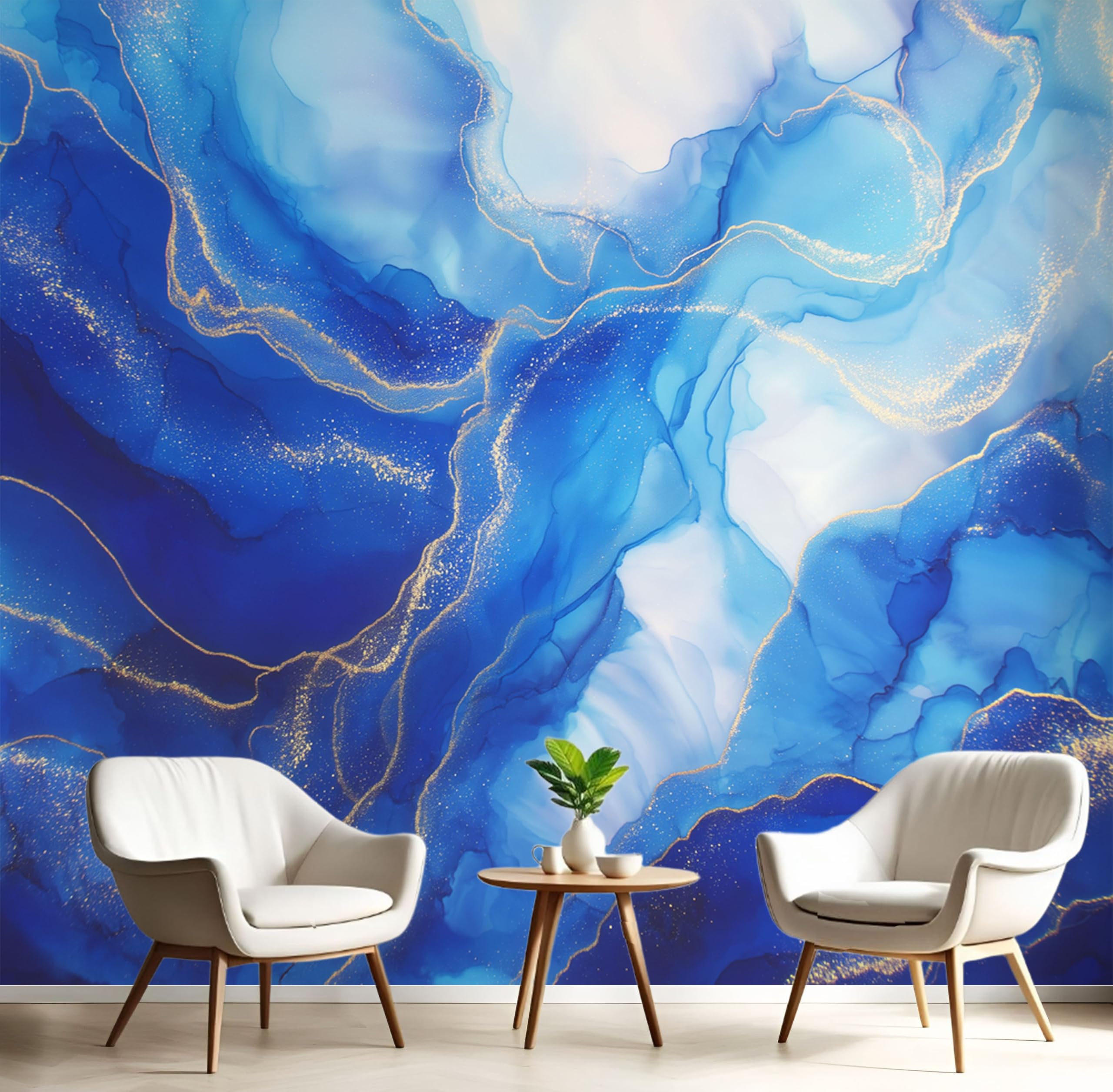 Papier peint panoramique bleu royal avec texture marbrée luxueuse pour un salon élégant