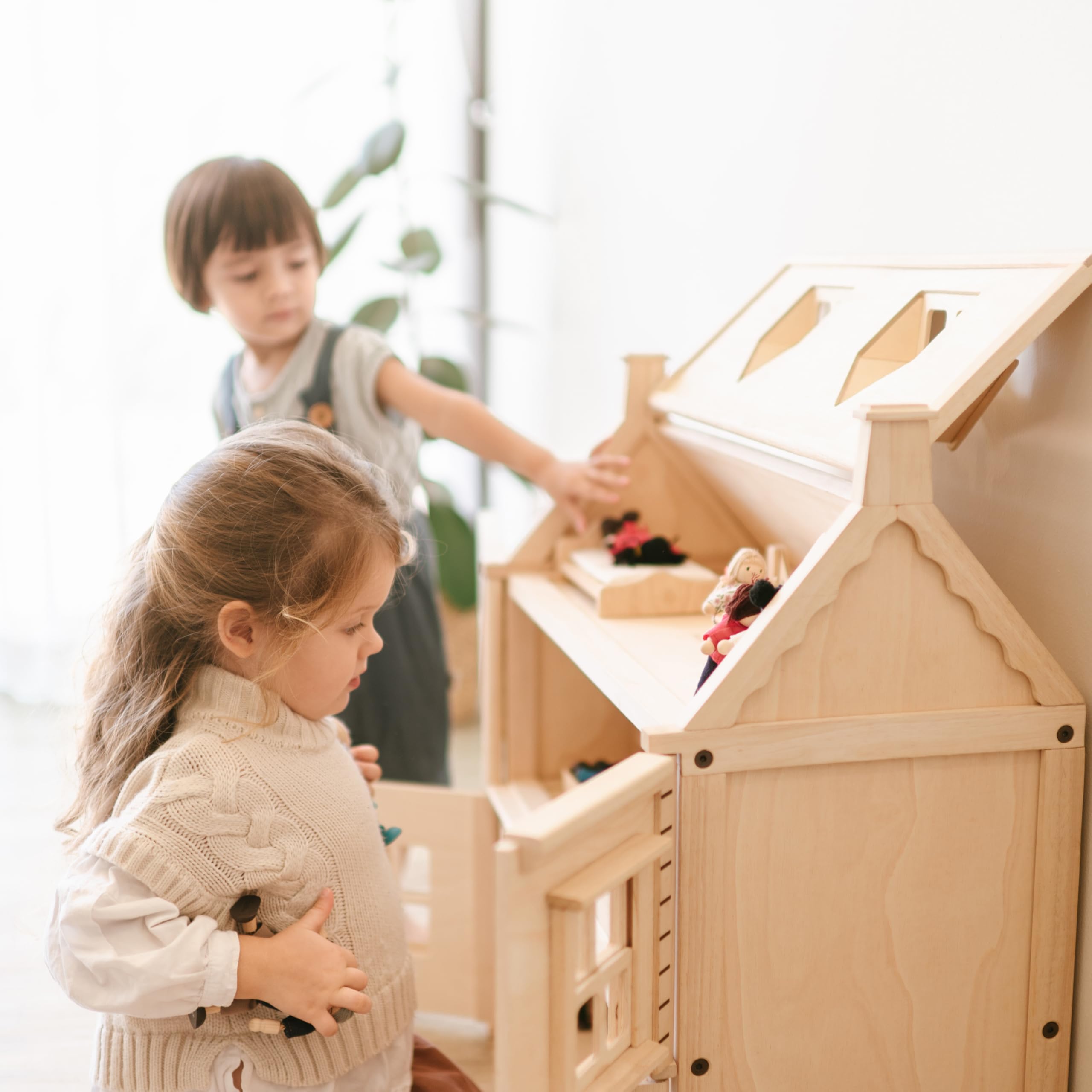 Plan Toys 7124 Victorian Dolls house