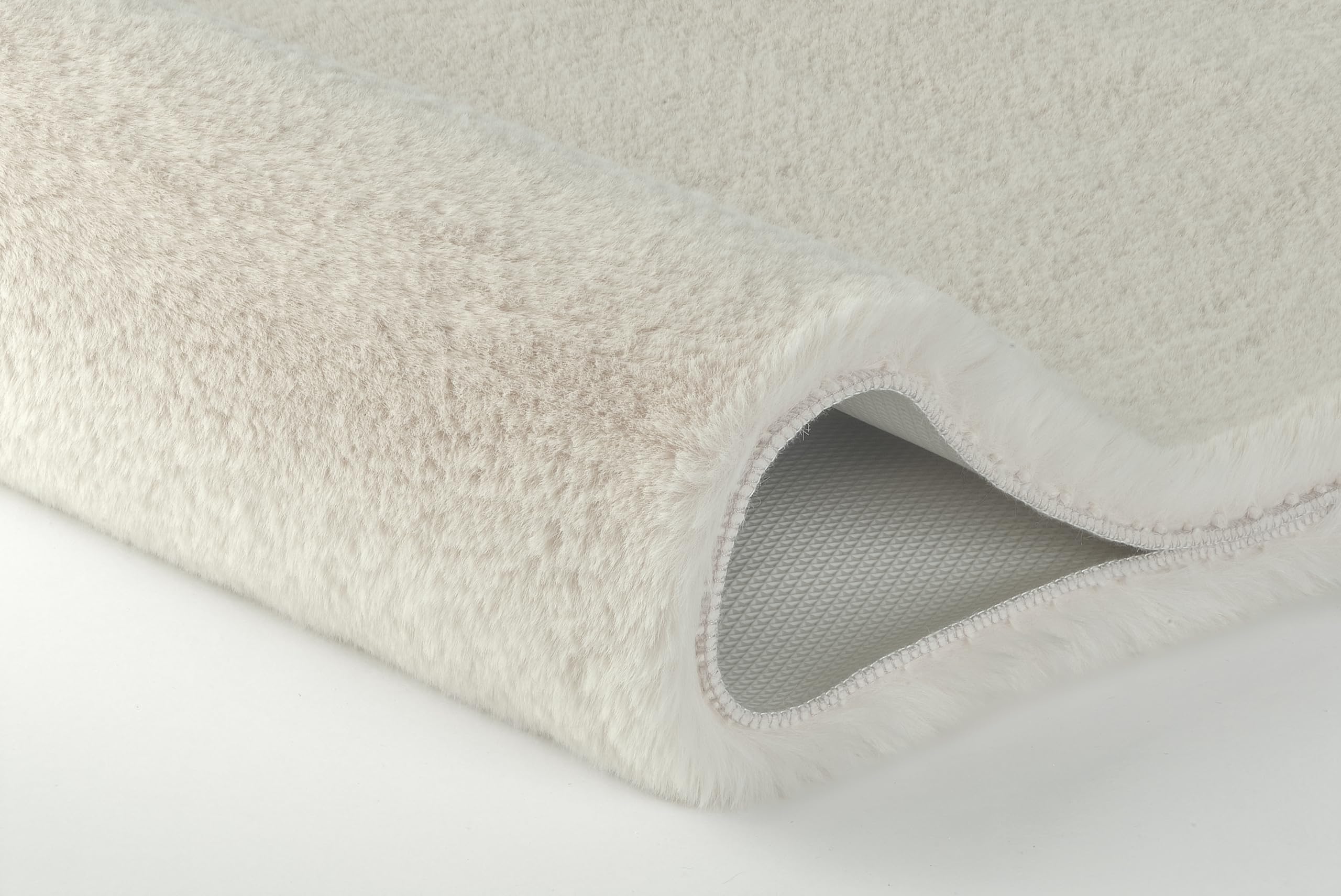 Kleine Wolke Badteppich CONY Beige 70 x 120 cm | OEKO-TEX zertifiziert, besonders weich, rutschhemmende Unterseite, für Fußbodenheizung, maschinenwaschbar, 100% Polyester