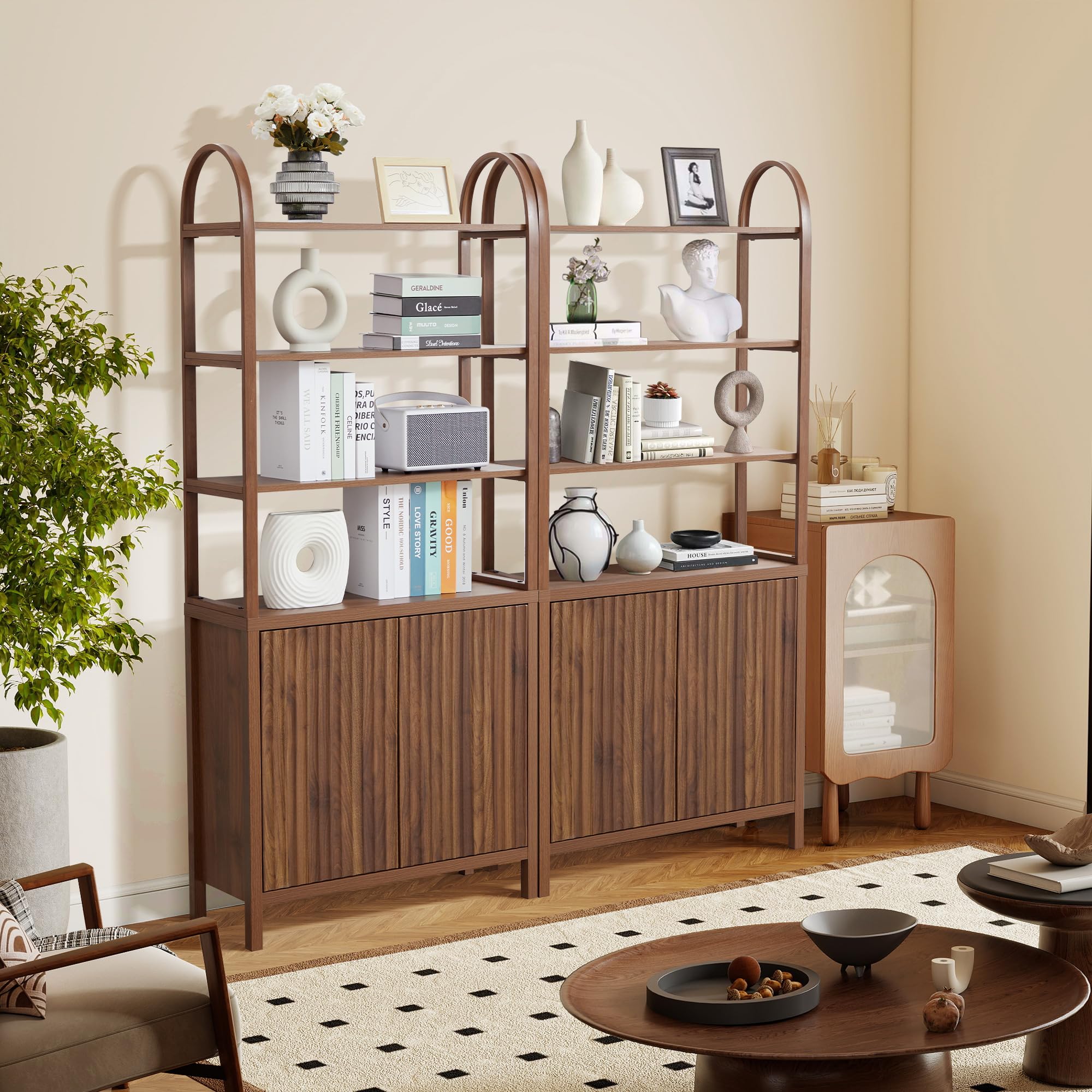 Wavy Front Design 4-stöckiger offener Bücherregal-Aufbewahrungsschrank – MDF-Holz-Regalorganizer für Wohnzimmer, Schlafzimmer, Home Office – Freistehendes modernes Regal mit Türen