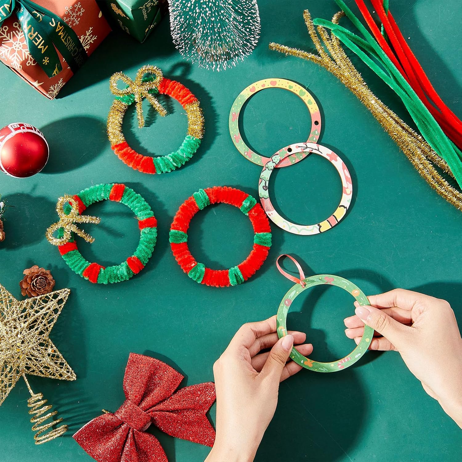 DoubleFill Christmas Crafts for Kids -Create Your Own Wooden Christmas Wreath Ornaments DIY Winter Arts and Craft Kit Activity Project Unfinished Wood Xmas Party Crafts Decorations