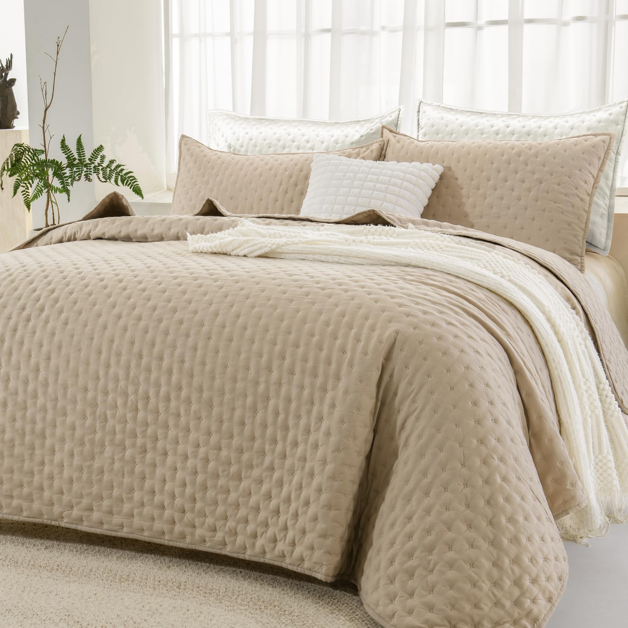 Andency Beige Queen Size Quilt Bedding Set (90x96 Inch), 3 Pieces Soft Lightweight Bedspread Coverlet, Boho Summer Quilt Queen Size for All Season(1 Quilt, 2 Pillow Shams)