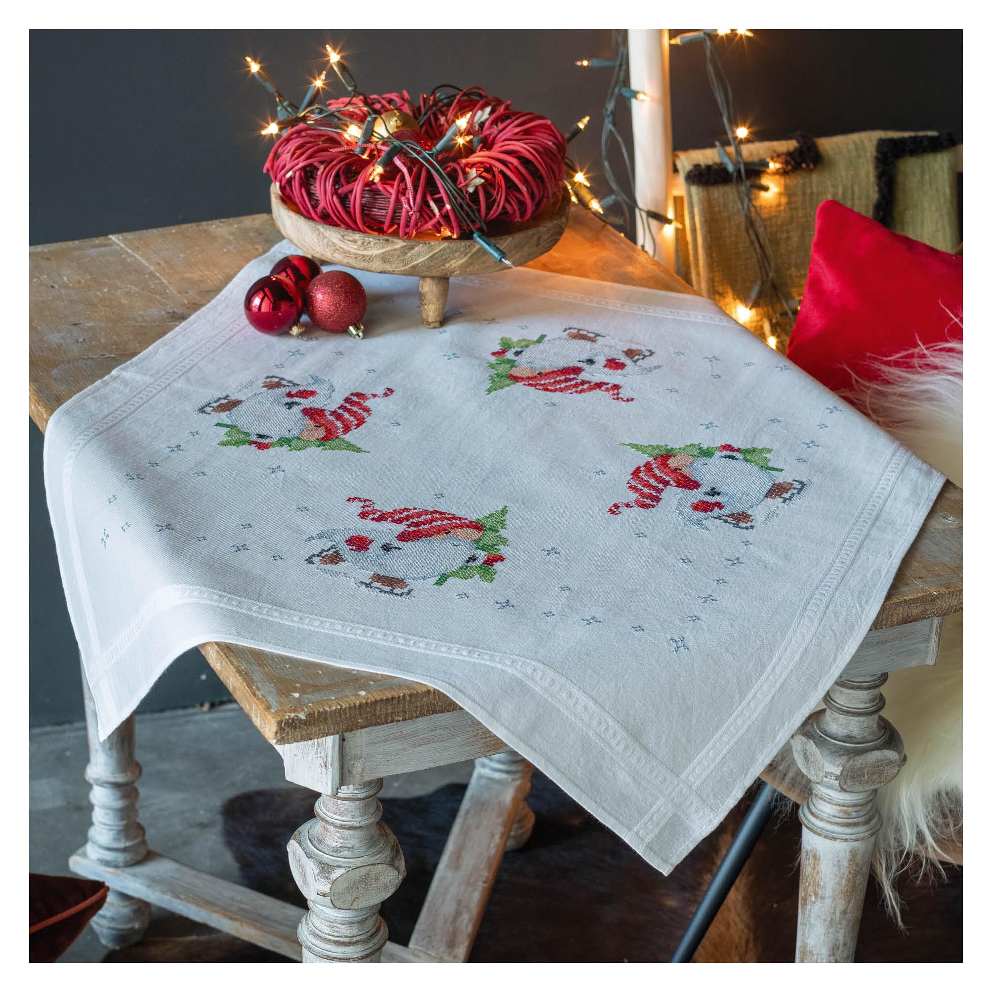Vervaco Pre-Printed Cross Stitch Kit Tablecloth Christmas Gnomes Embroidery Complete Kit Adult Creative Home Decoration Manual Table Cadeou DIY Approx. 80 x 80 cm Cross Stitch Embroidery