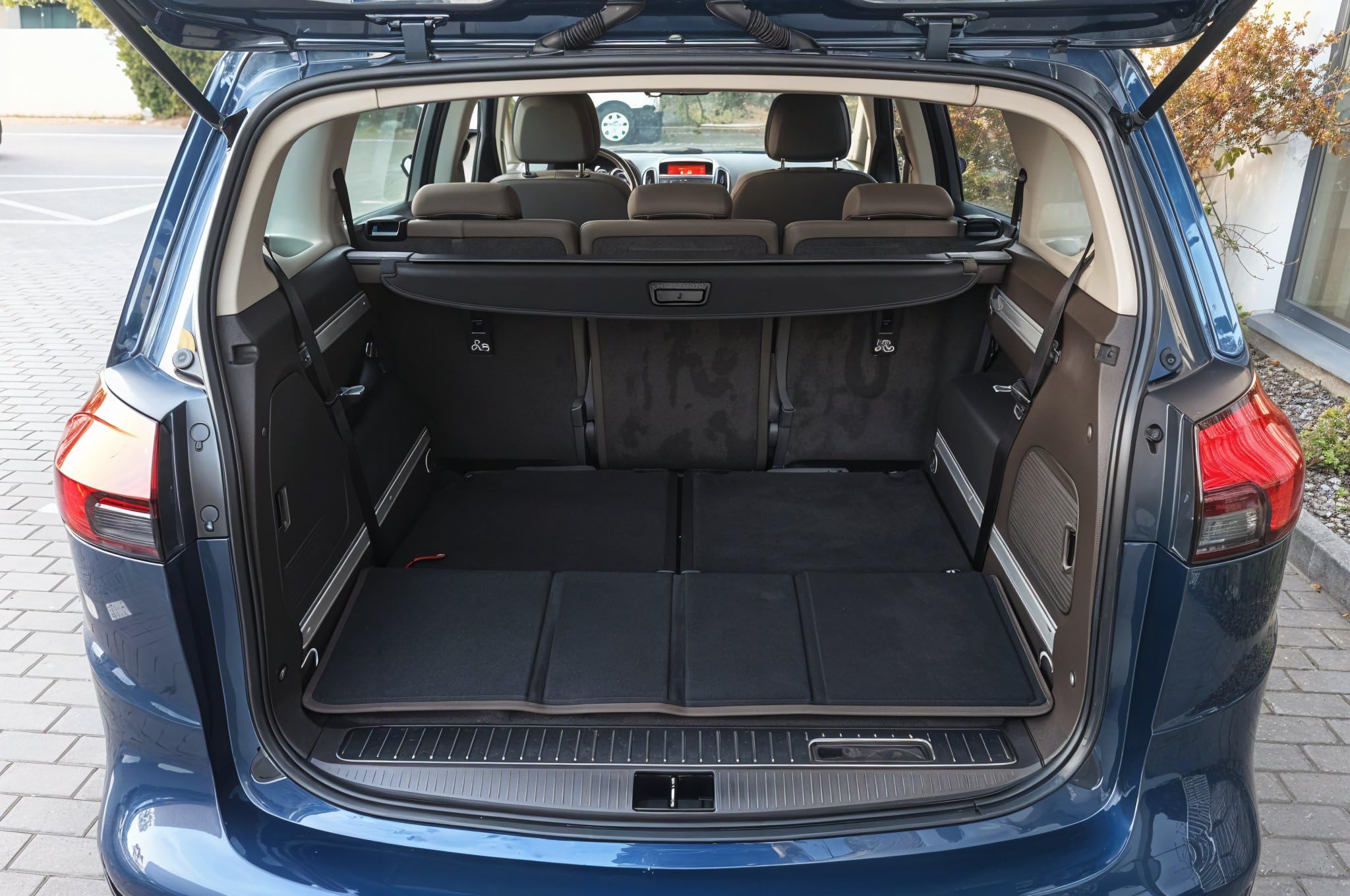 Kofferraumabdeckung Laderaumabdeckung mit Halterungen – Kofferraum Rollo Gepäckraumabdeckung passend für OPEL Zafira C III 5 OS / 7 OS Tourer 2012-2019 20893078