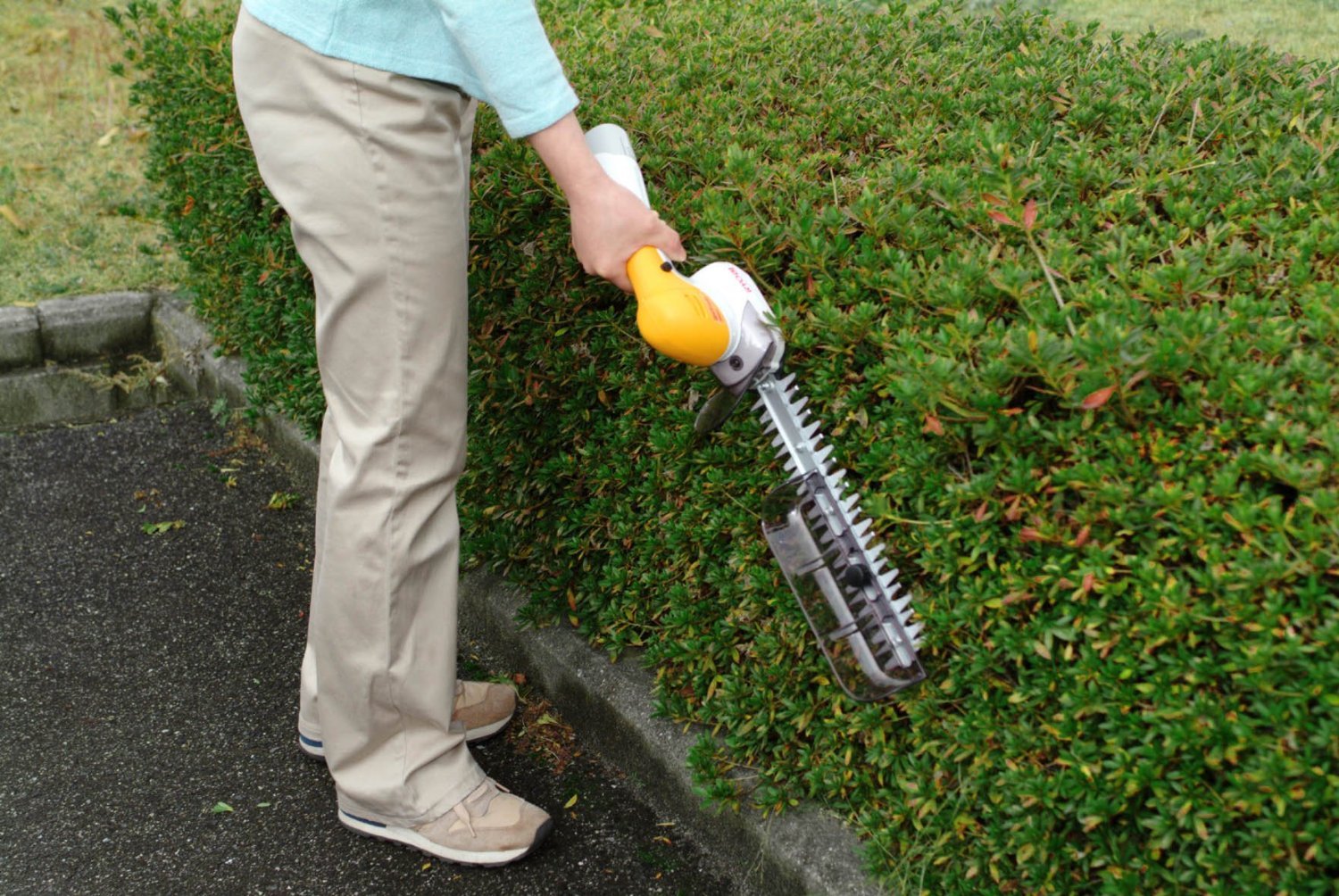 Amazon.co.jp: 京セラ(Kyocera) 旧リョービ 充電式ヘッジトリマ BHT