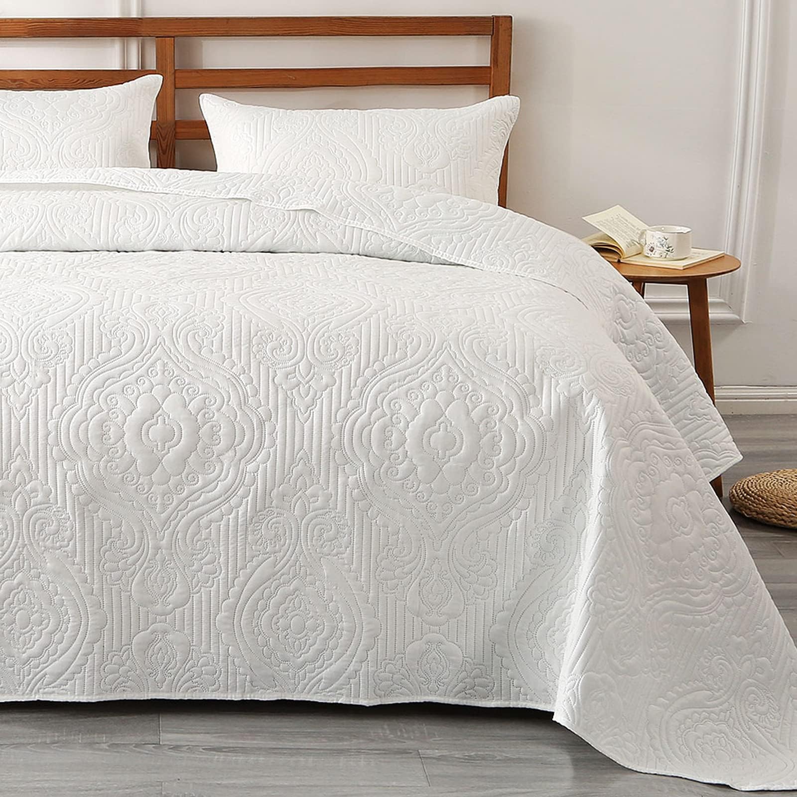 ENJOHOS White Bedspread Queen Size Summer Thin Quilt Lightweight Microfiber Coverlet for Queen Bed with Pillow Shams