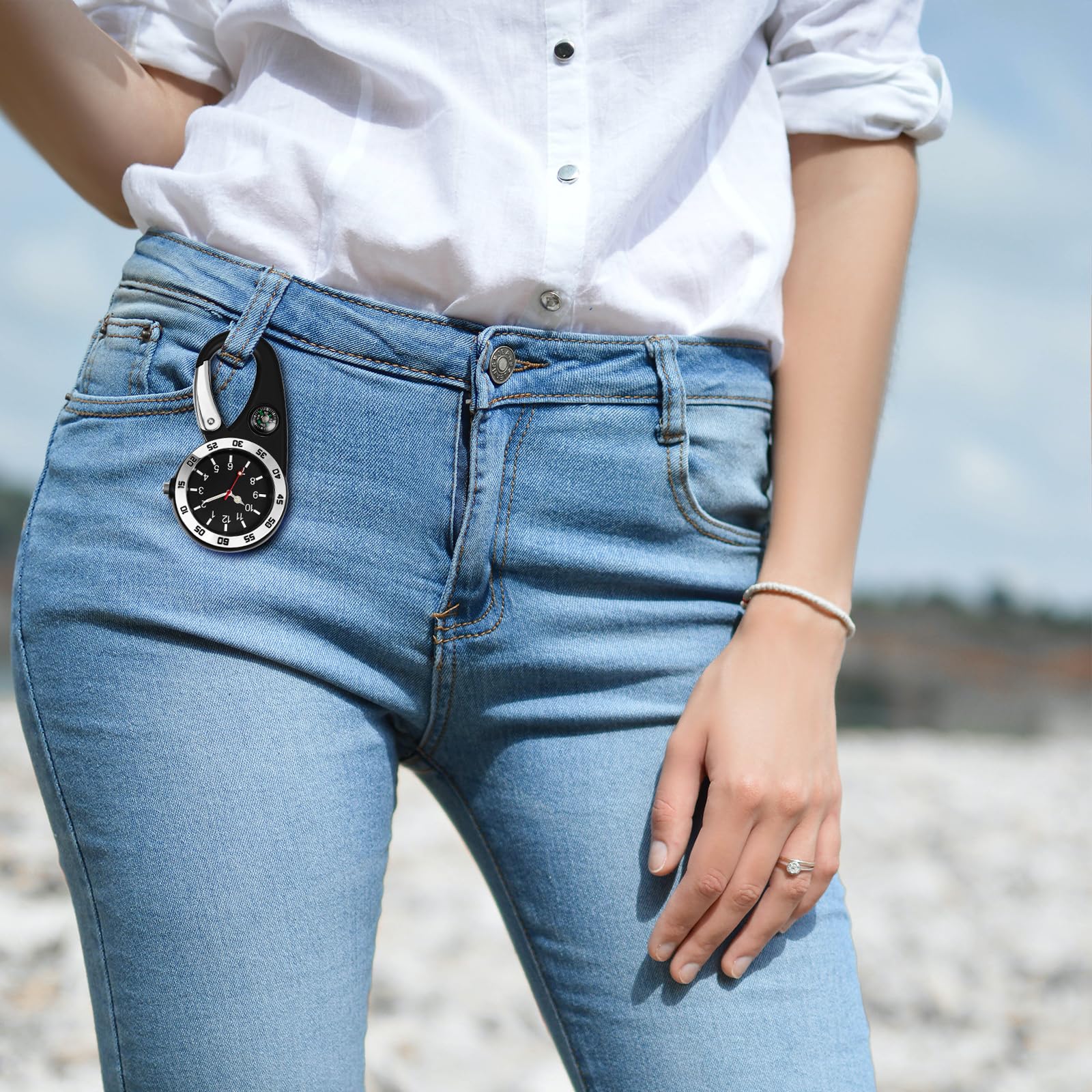 Avaner Montre de poche avec mousqueton - Montre à dos - Boucle avec aiguilles lumineuses - Petite lampe de poche - Unisexe - Mouvement à quartz analogique FOB - Pour escalade, sport, activités de