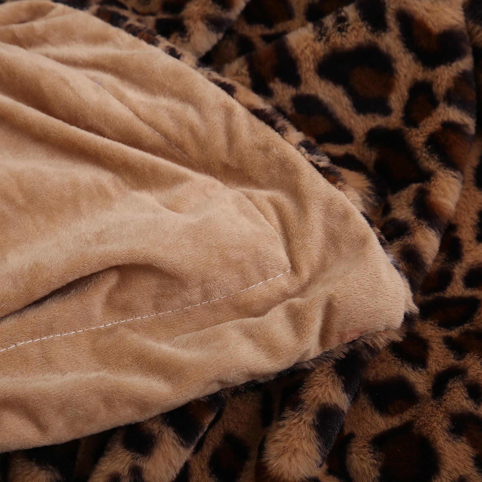 Kuscheldecke mit Leopardenmuster, Flauschige Wohndecke für Sofa & Bett, Weiche Fleece Tagesdecke, Kunstfell Decke Doppelseitig, Wärmende Winterdecke, Hautfreundlich, Pflegeleicht, 160x200 cm, Braun