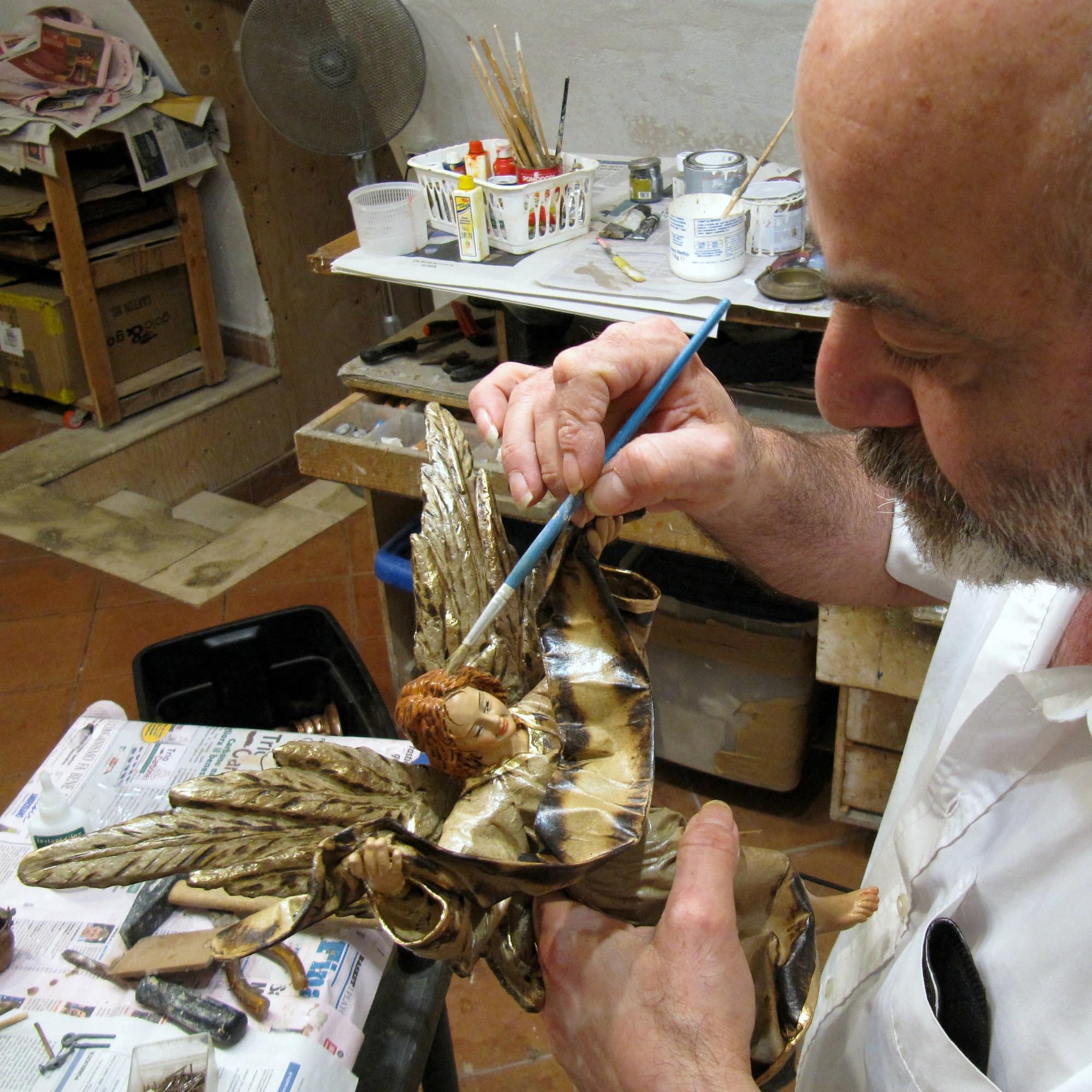 Arte Sacra di Claudio Riso Engel aus Pappmaché und Terrakotta mit Flügeln aus Pappmaché. 100% Made in Italy - Typisches Kunsthandwerk von Leccese (groß, Feuer)