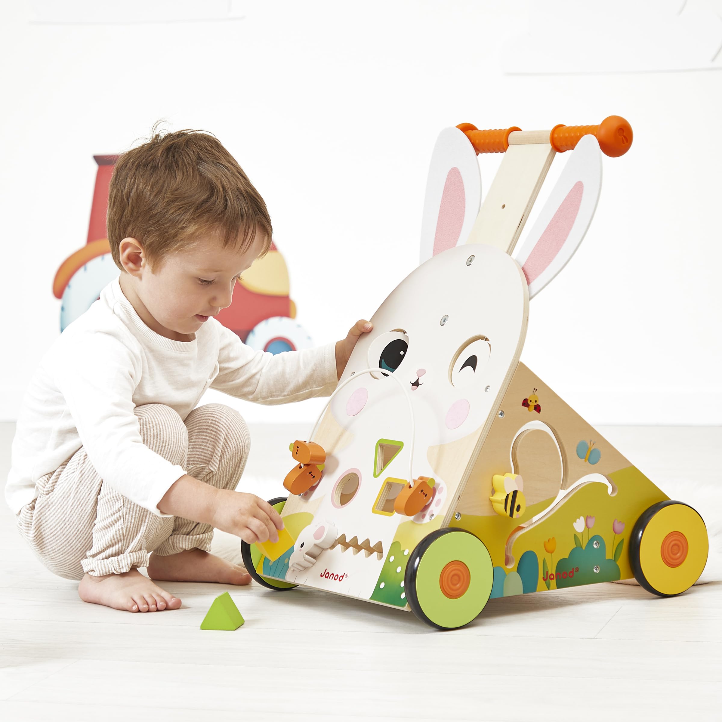 Janod - Chariot Multi-Activités Ferme - Chariot de Marche en Bois à Pousser - 9 Activités - Système Frein Breveté et Roues Silencieuses - Jouet d'Eveil pour Enfants Evolutif - Dès 12 Mois - J03326