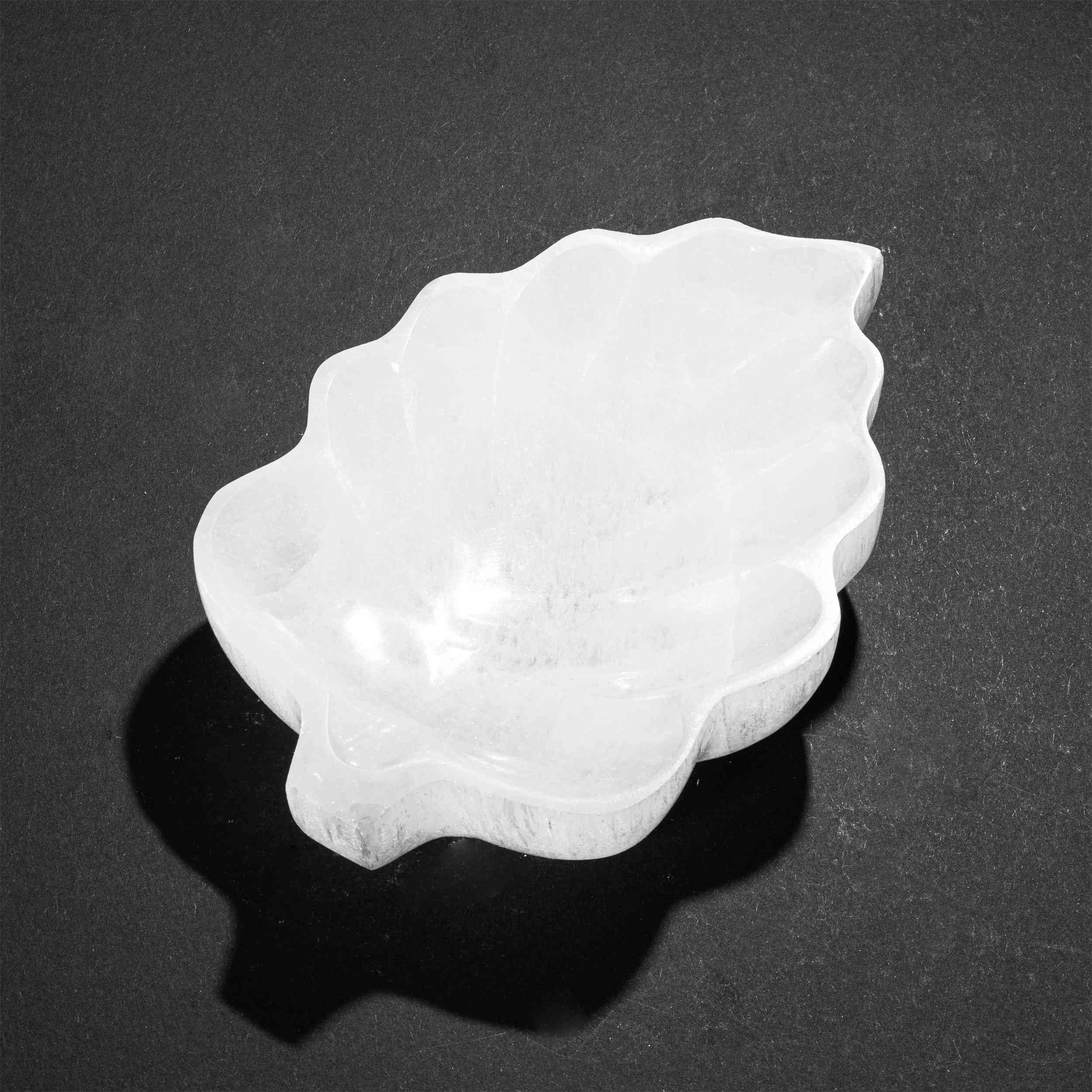 NKlaus Cuenco de hojas de selenita de 14 cm – Cuenco de energía tallado a mano para limpieza de piedras curativas y joyas, piedra natural para decoración, esoterismo y reiki