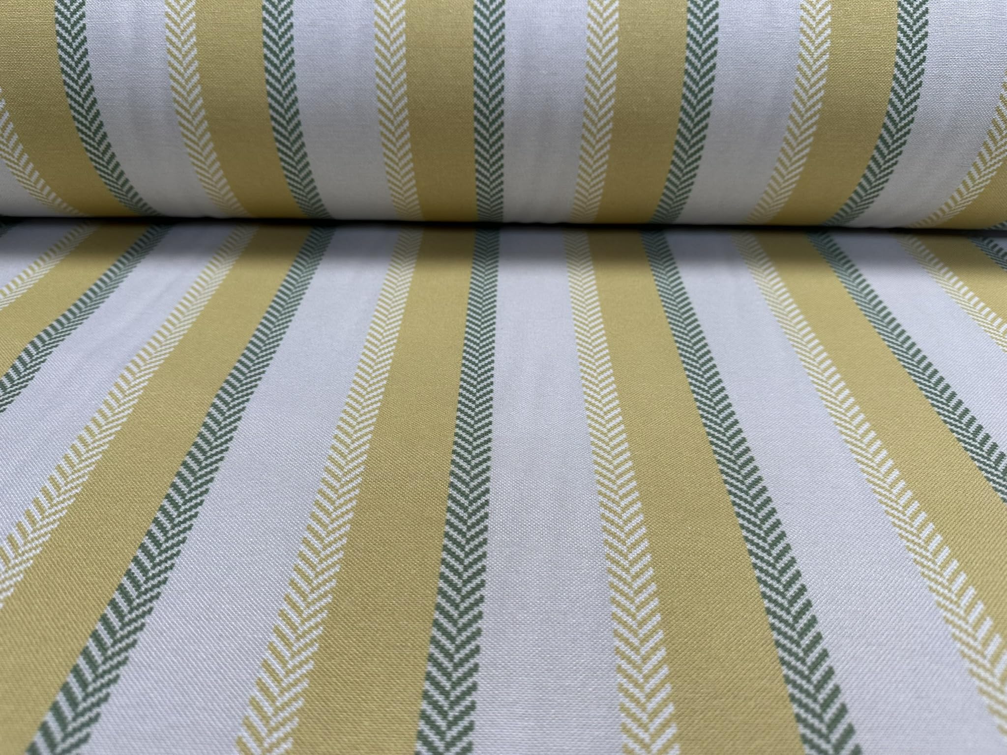 Tissu à rayures chevrons - Motif à chevrons crème pour décoration d'intérieur, tapisserie, rideaux, coussins, chemins de table - 280 cm extra large - Vendu au mètre - Moutarde