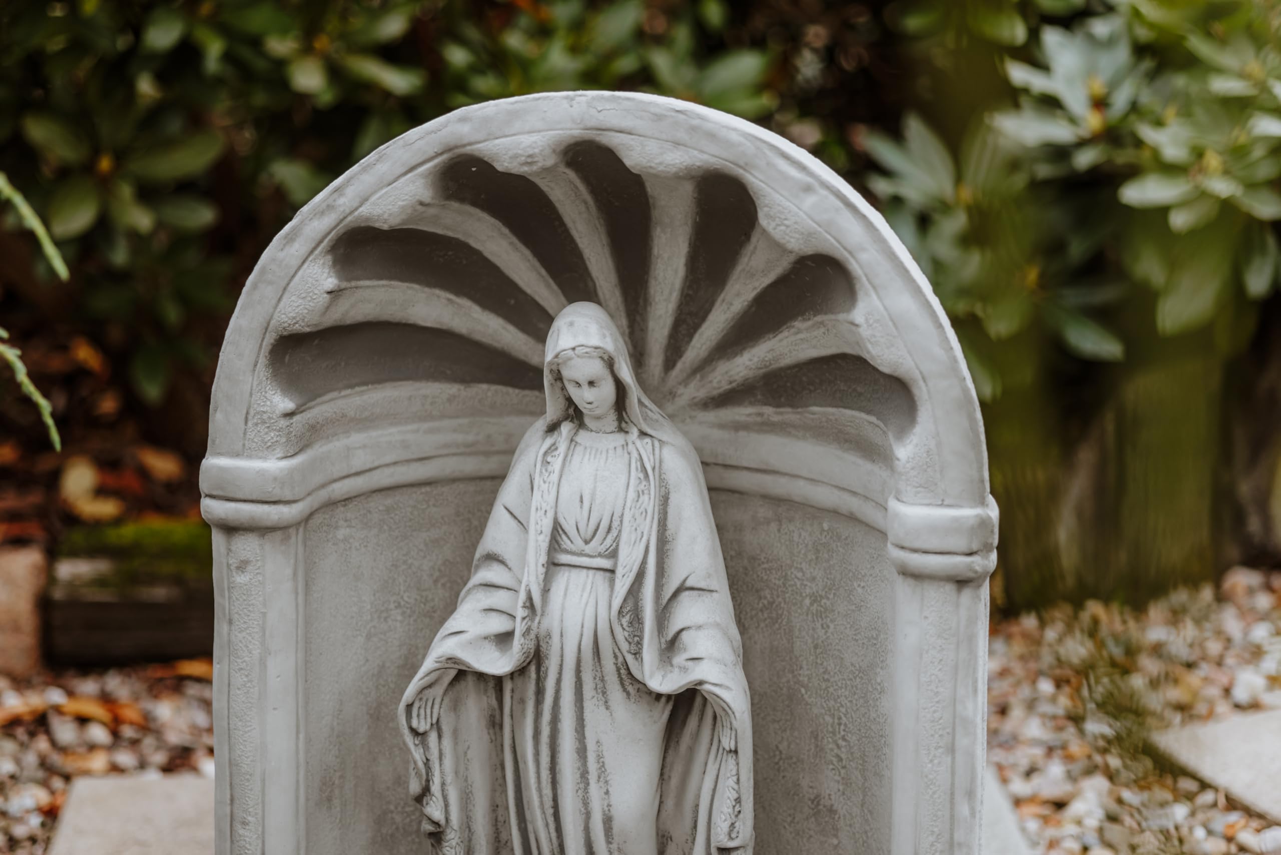 gartendekoparadies.de Kaplica ze Świętą Marią Madonną, kamienna figurka wys. 94 cm, 117 kg, szara, odporna na mróz z odlewu kamiennego, do użytku na zewnątrz