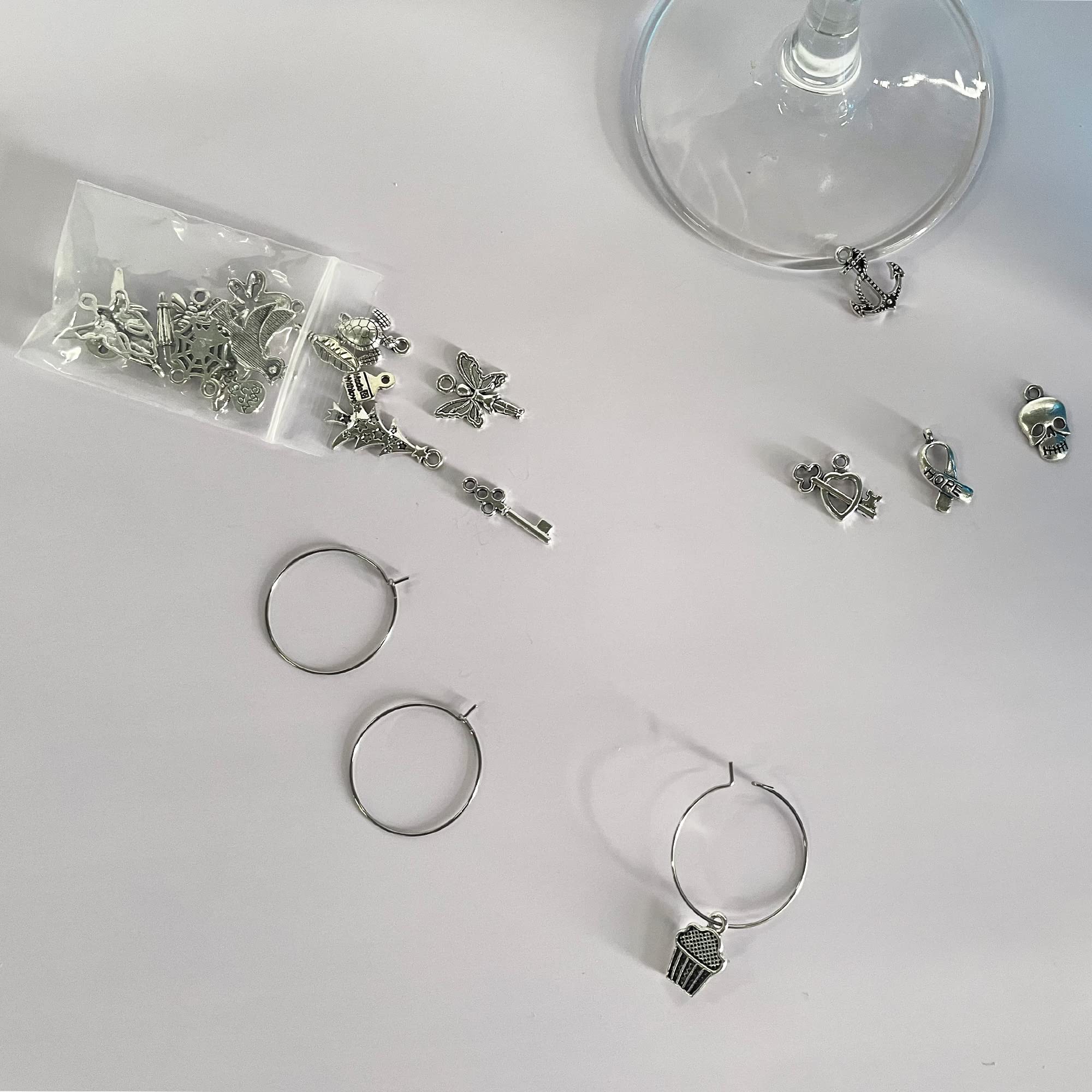 100 PCS Anelli in Vetro di Vino Charm per Calici da Vino, 50 PCS Fibbia per Cocktail, Champagne, Degustazione, Feste