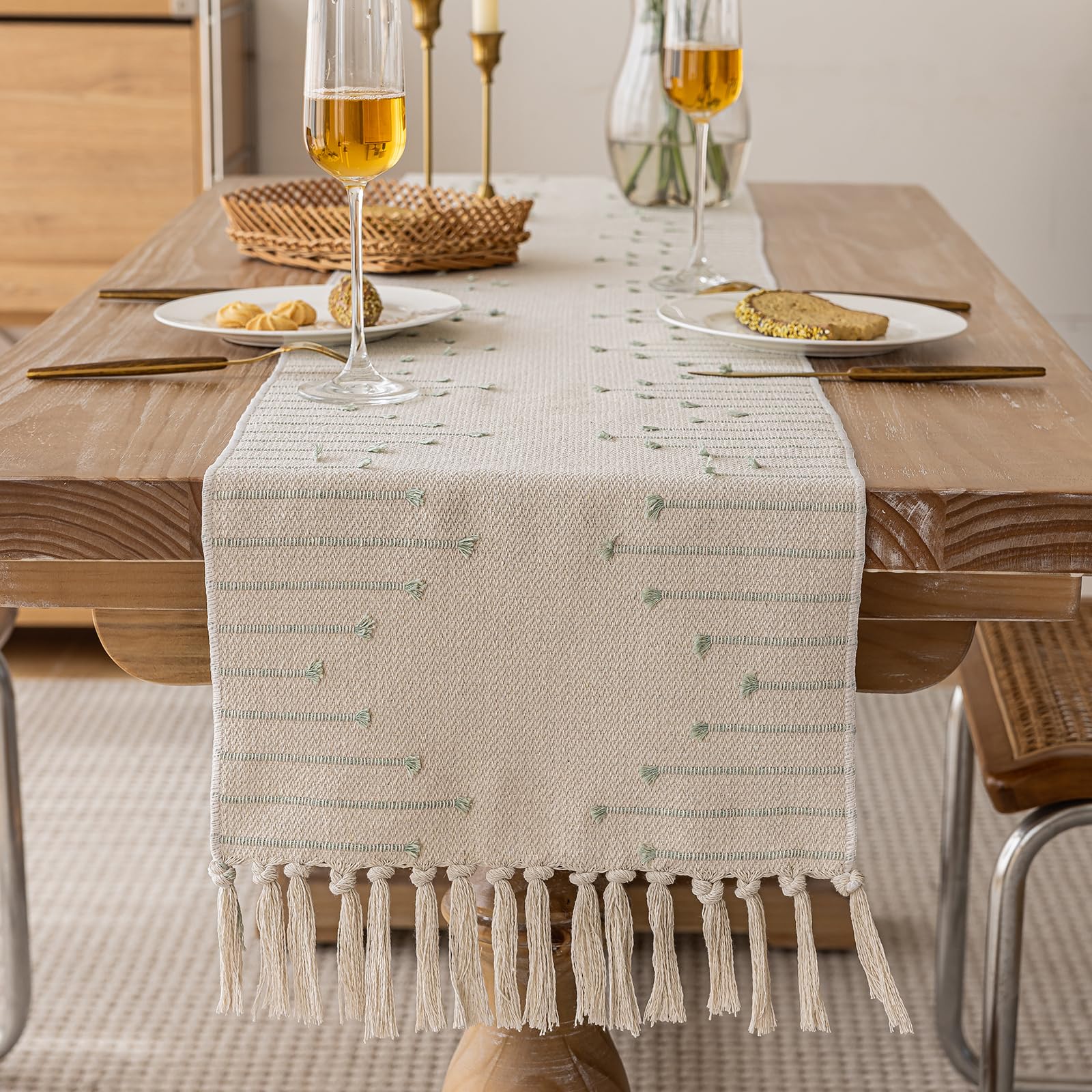 Joyfol Day Camino de mesa de algodón bohemio, camino de mesa de arpillera con borlas para decoración de mesa de comedor en casa, bufanda tejida natural rústica (beige y verde salvia, 13 x 108 pulgadas