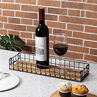 Vista 2 de Bandeja de madera marrón rústica con marco de alambre de metal industrial, asas de malla, caja de exhibición rectangular de madera, mesa de cocina