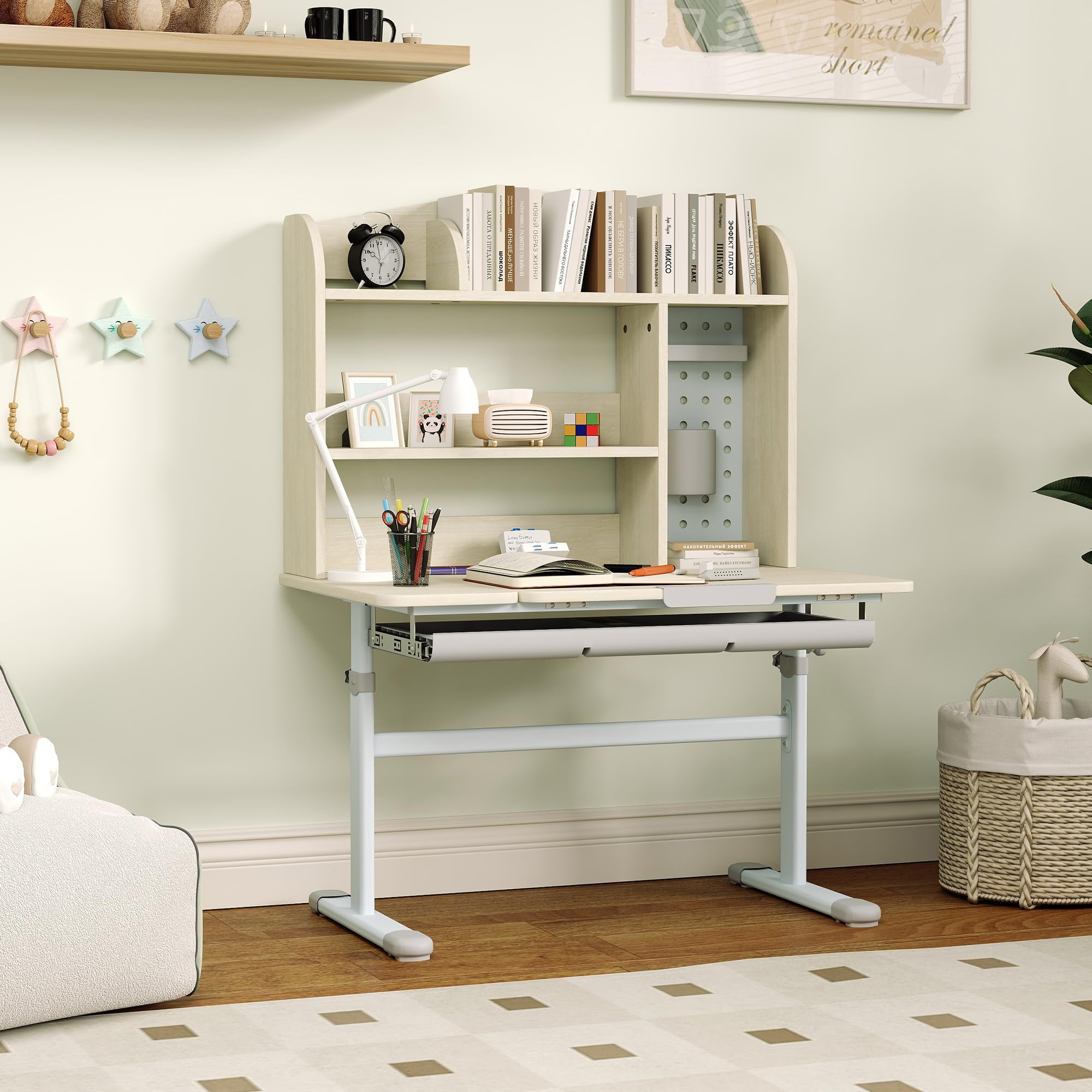 AIYAPLAY Bureau pour Enfants, Table d'étude réglable en Hauteur avec Plateau inclinable, Rangement, Panneau perforé, 3-12 Ans, Naturel