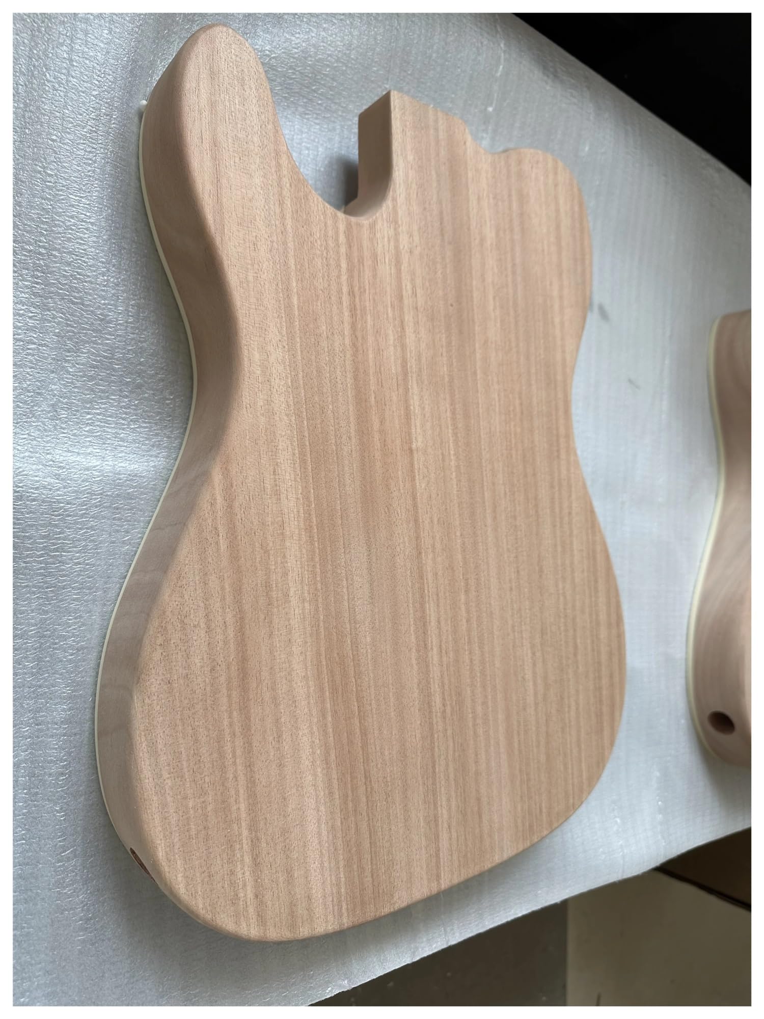 Cuerpo de guitarra de caoba TL de madera de una pieza sin terminar, agujero F HH, barril de guitarra eléctrica, chapa de arce flameado, pieza artesanal, tacón de 5,6 cm