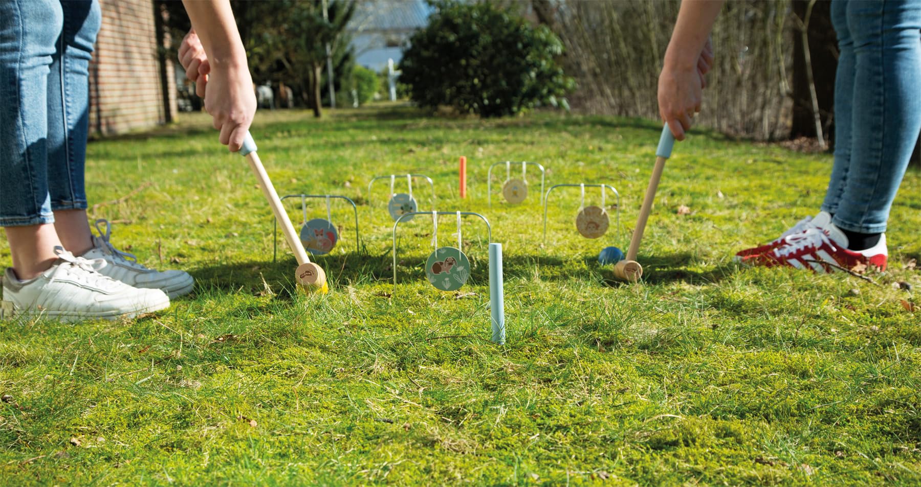 small Foot Krocket „Garden Buddies“ aus Holz, Robustes Outdoor-Spiel mit niedlichen Tiermotiven, für Kinder ab 3 Jahren, 12646, Blau und Gelb
