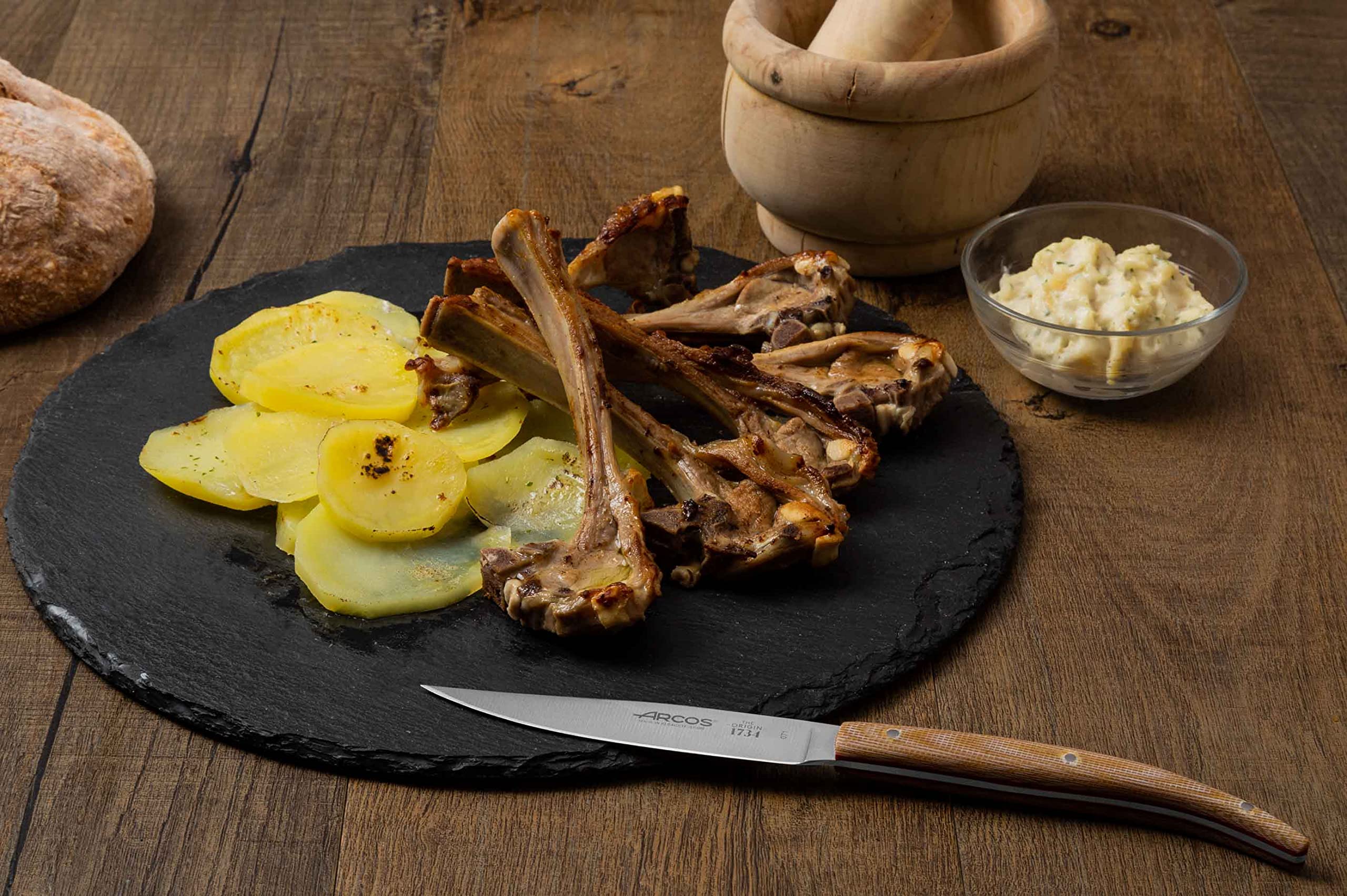 Arcos Serie Cuchillos de Mesa, Juego de Cuchillos de Mesa 4 piezas, Cuchillos Chuleteros, Hoja Filo de Acero Inoxidable Nitrum de 110 mm, Mango Madera Palisandro Color Marrón claro