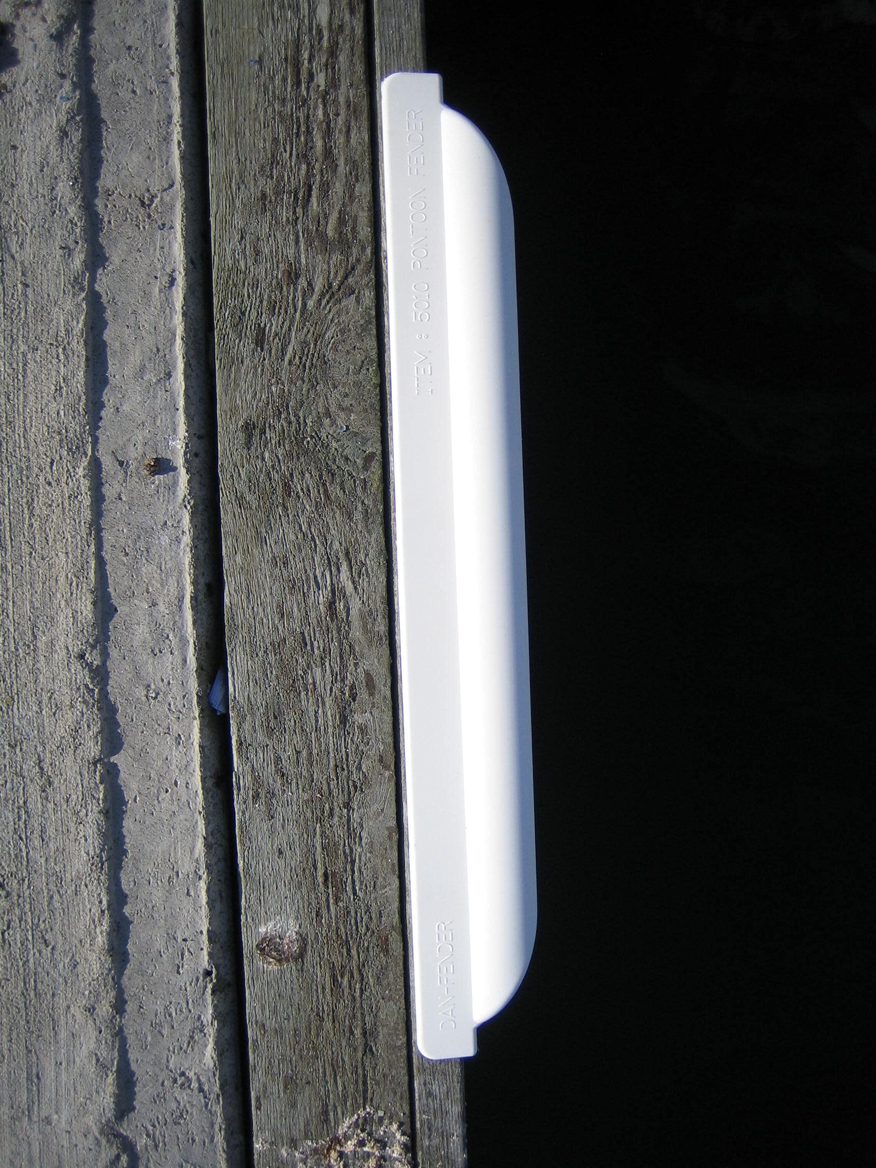 Dan Fender Straight Pontoon Fender, White – Durable Boat Fender for Docking, Easy to Mount, Affordable Marine Accessory for Hull Protection, Ideal for Pontoon Boats, RV Bumpers, and Marine Docking