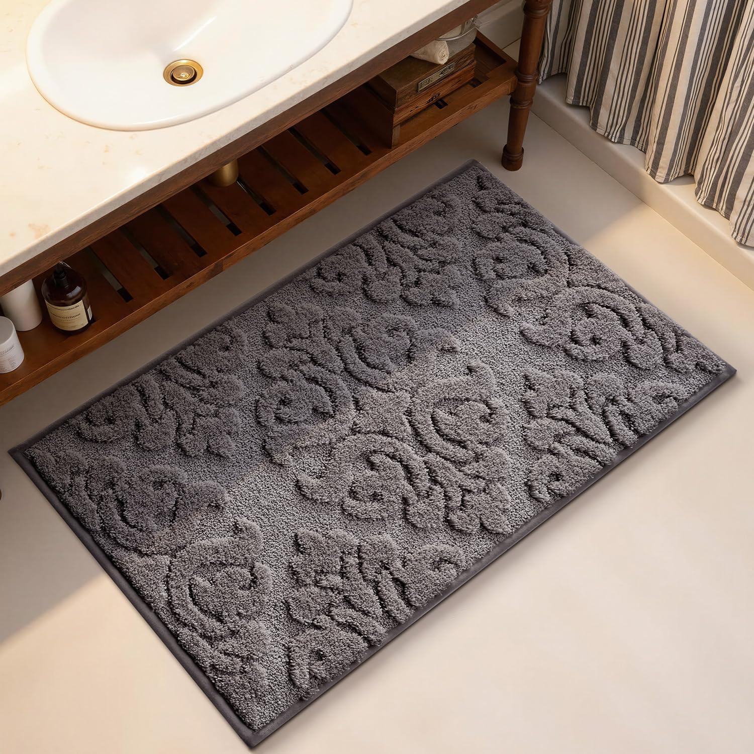 LUMI Badezimmerteppich, rutschfeste Gummi-Unterseite, ultraweiche Mikrofaser-Badematte, maschinenwaschbar, eleganter floraler Badteppich für Dusche, Boden, Badewanne, Waschbecken, 61 x 91 cm, Grau