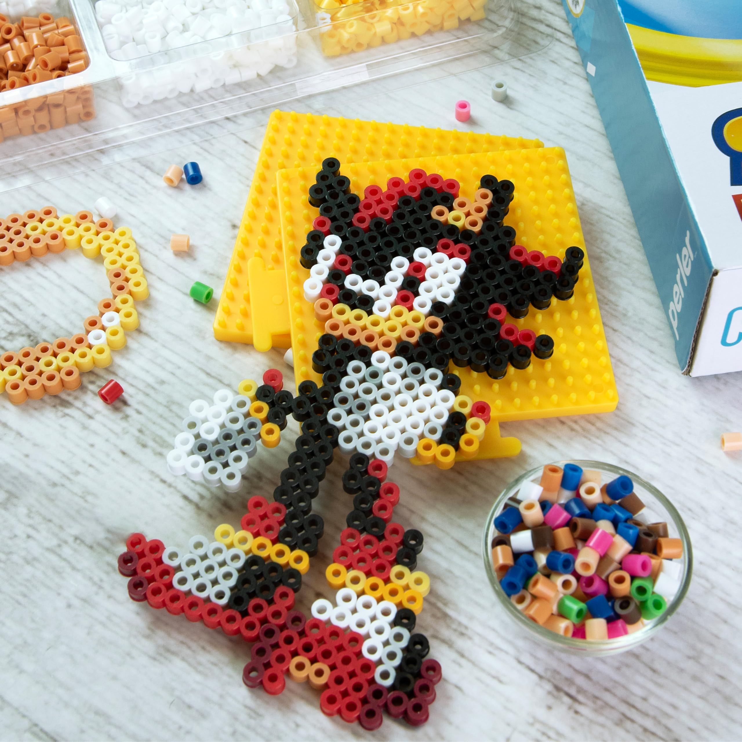 Perler 80-57249 Sonic The Hedgehog Deluxe - Kit de actividades de manualidades con cuentas fusionadas con 14 proyectos, multicolor, 4504 piezas