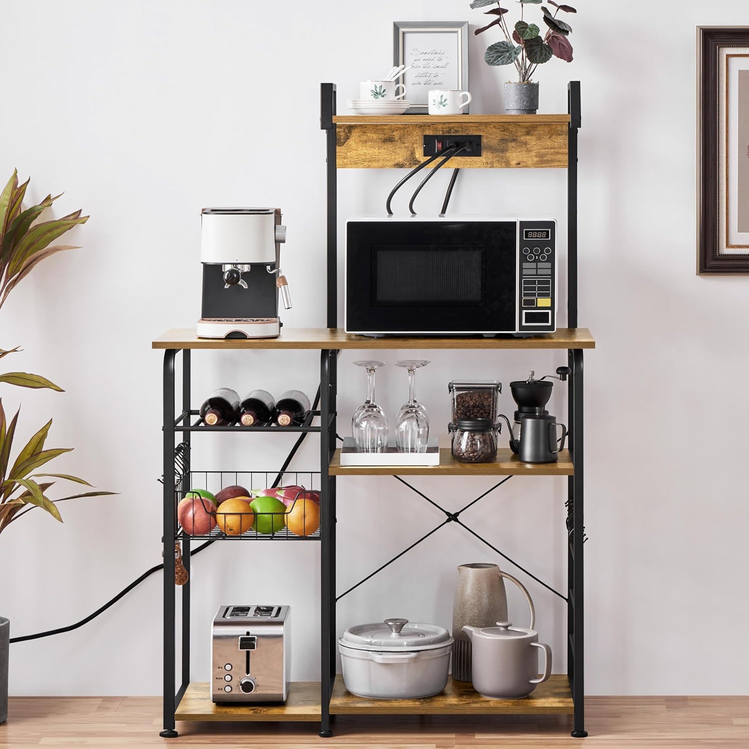 Køkkenbagerist i brug med apparater