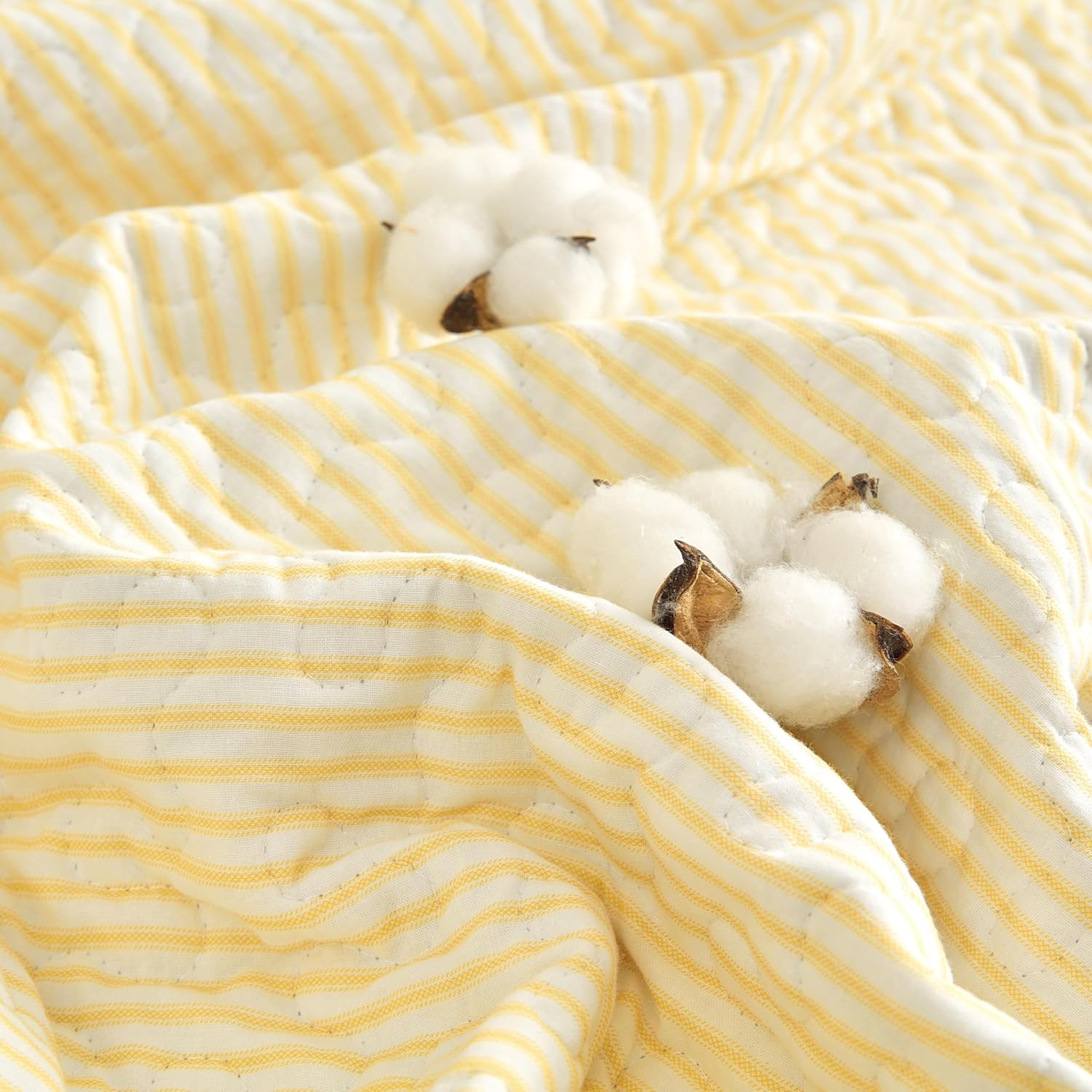 Queen Size Quilt - 100% Cotton Yellow Striped Bedding Set - Reversible Scallop Quilt Bedspreads- Quilted Modern Farmhouse Coverlets - Lightweight for All Season - Pre-Washed 3-Piece | Softness, Durable
