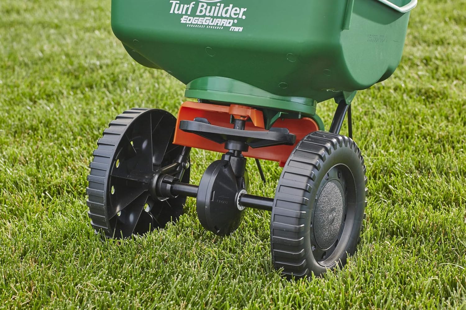 Scotts Turf Builder Edgeguard Mini Broadcast Spreader : Patio, Lawn & Garden