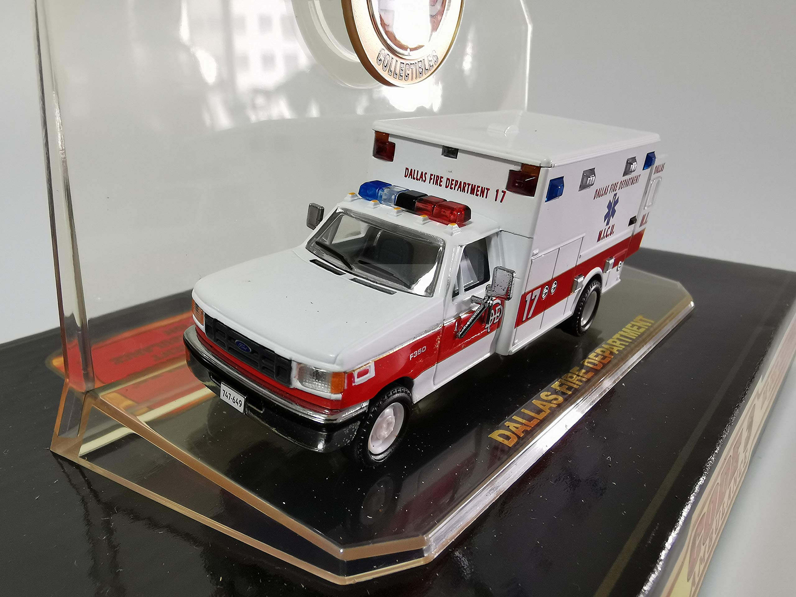 ACE HOBBY CODE 3 USA DALLAS FIRE DEPARTMENT M.I.C.U. AMBULANCE 1