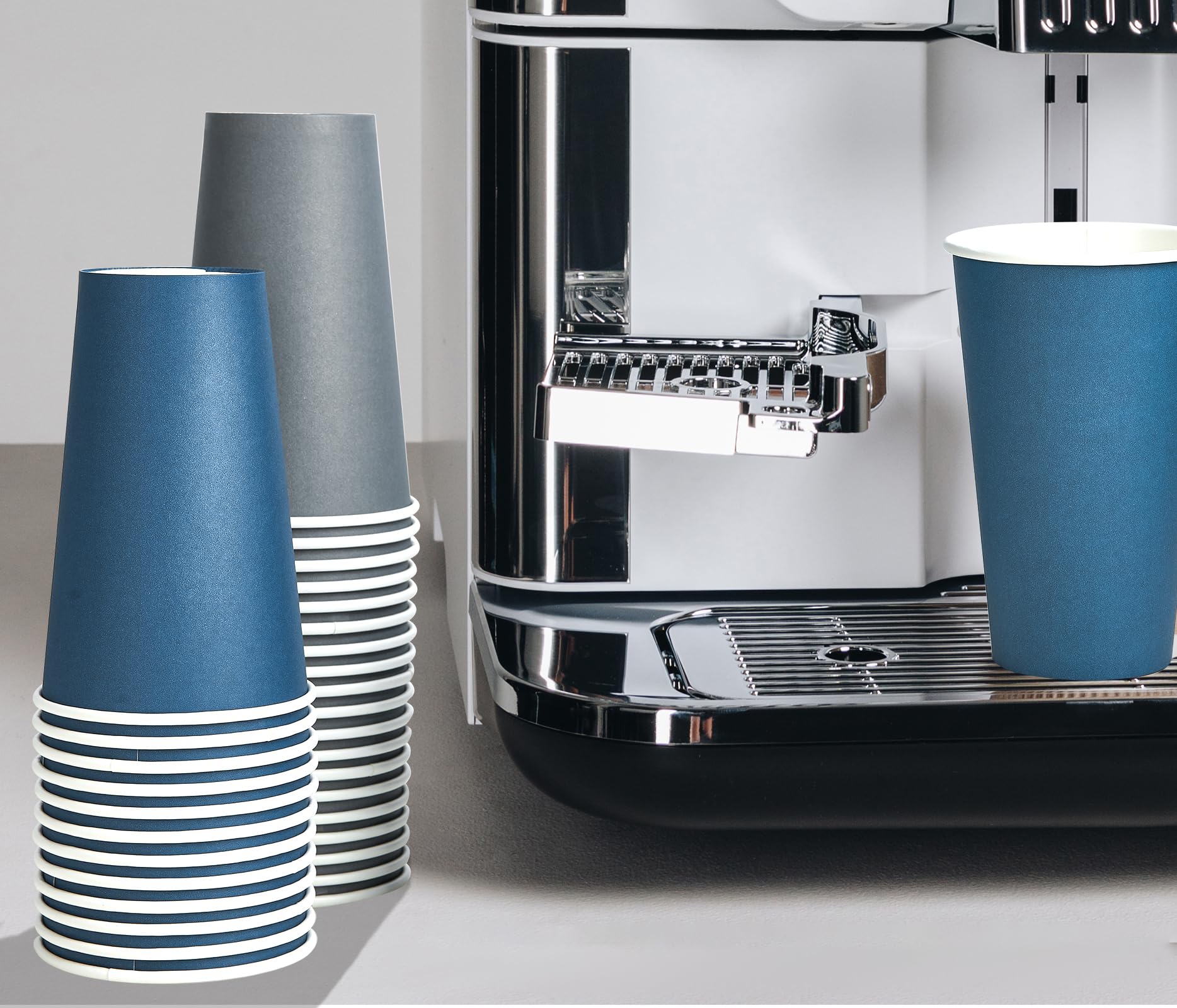 Lot de 100 gobelets à café jetables en carton avec couvercles pour café froid/chaud, eau, jus ou thé - 473 ml - Pour la maison, le restaurant, le magasin et le café - Bleu et gris