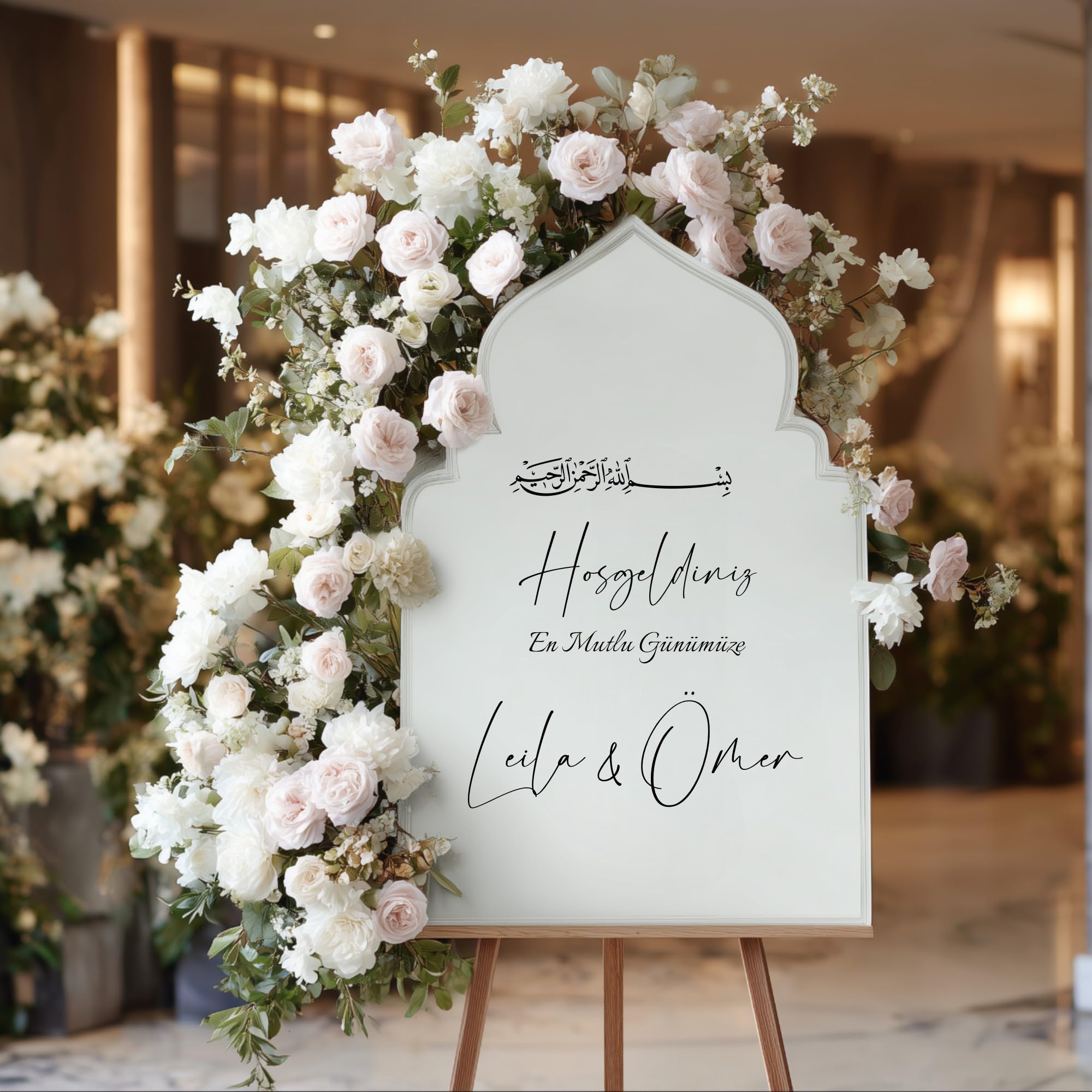 Willkommensschild Hochzeit personalisiert Acrylglas Weiß Hochglanz in arabischer Arche-Form – elegante Deko für Empfang, Party & Events – Made in Germany