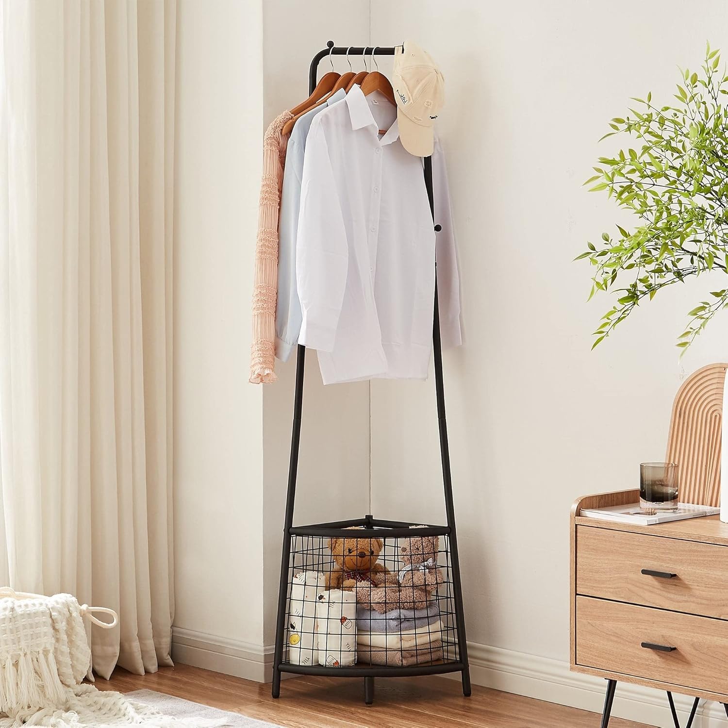 Entryway Coat Rack Triangular Metal Mesh Storage Shelf