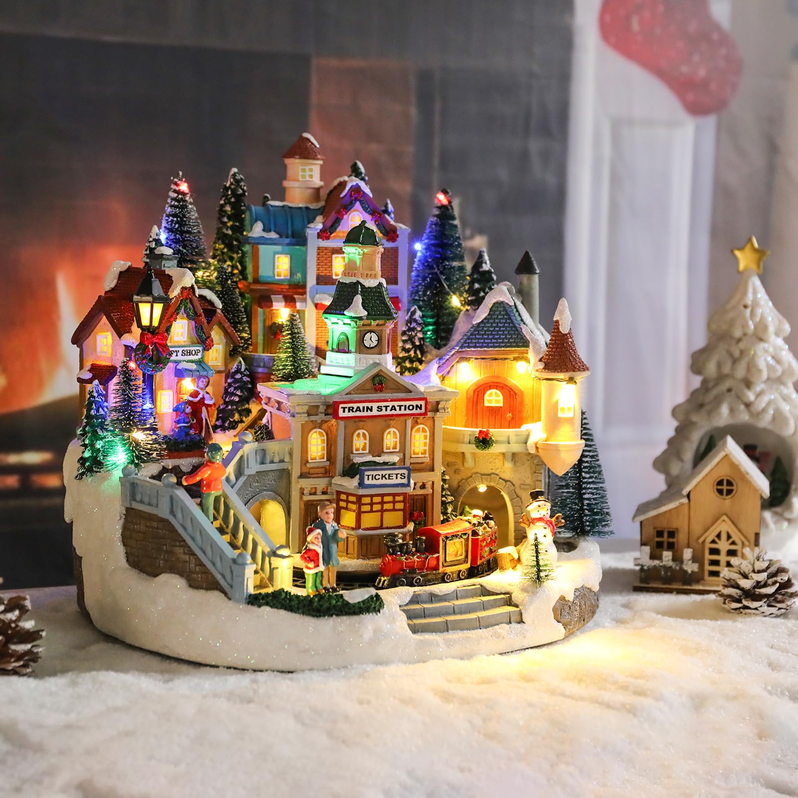 Bdor Pueblo iluminado de Navidad con tren giratorio, 12.2 x 11 x 11 pulgadas, decoración navideña enchufable con música, centro de mesa musical LED festivo para mesa, hogar, tienda de regalos