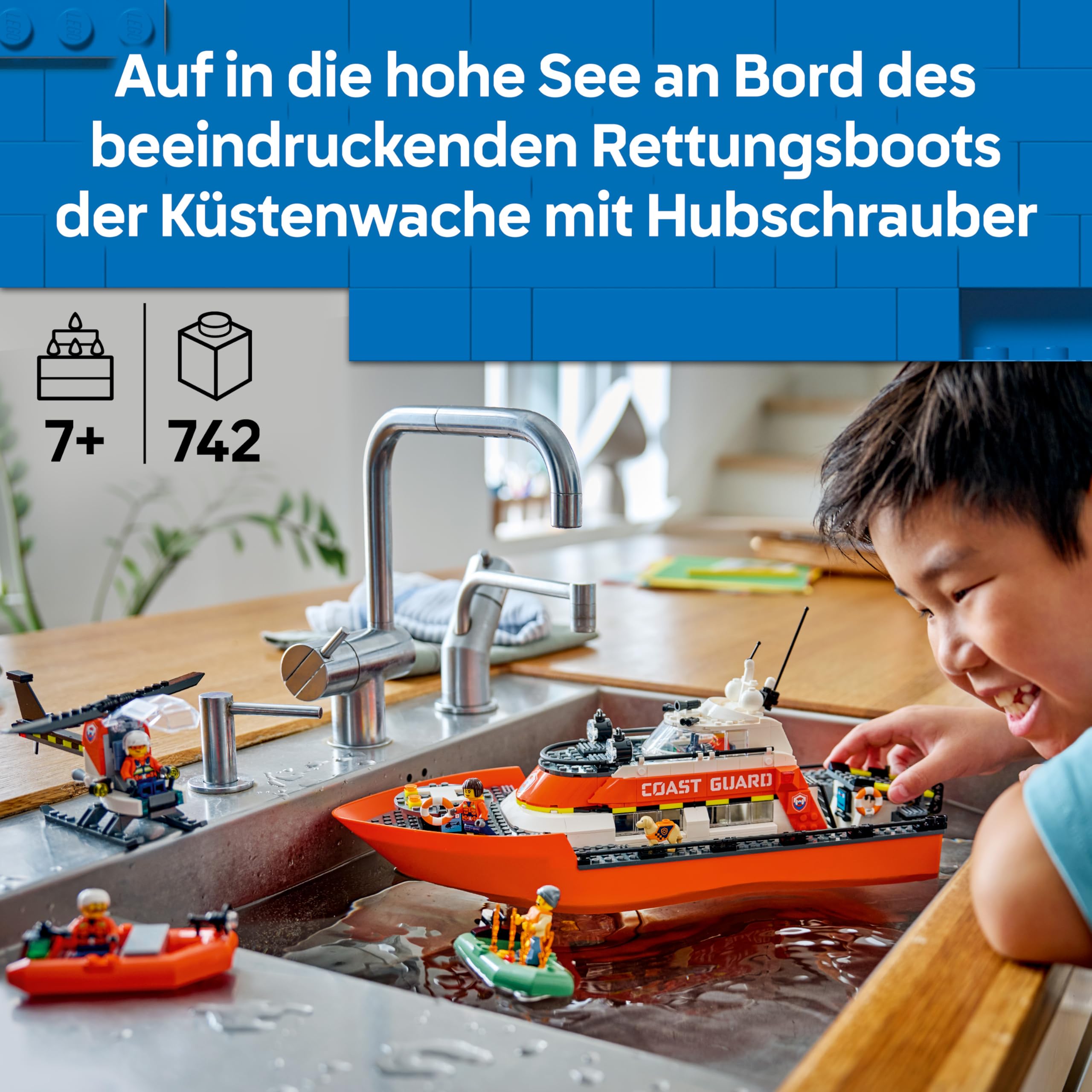 LEGO City Rettungsboot der Küstenwache mit Hubschrauber - Spielzeug Einsatzfahrzeug - Set mit schwimmendem Schiff, 5 Minifiguren und Hundefigur - Geburtstagsgeschenk für Jungen ab 7 Jahren - 60504