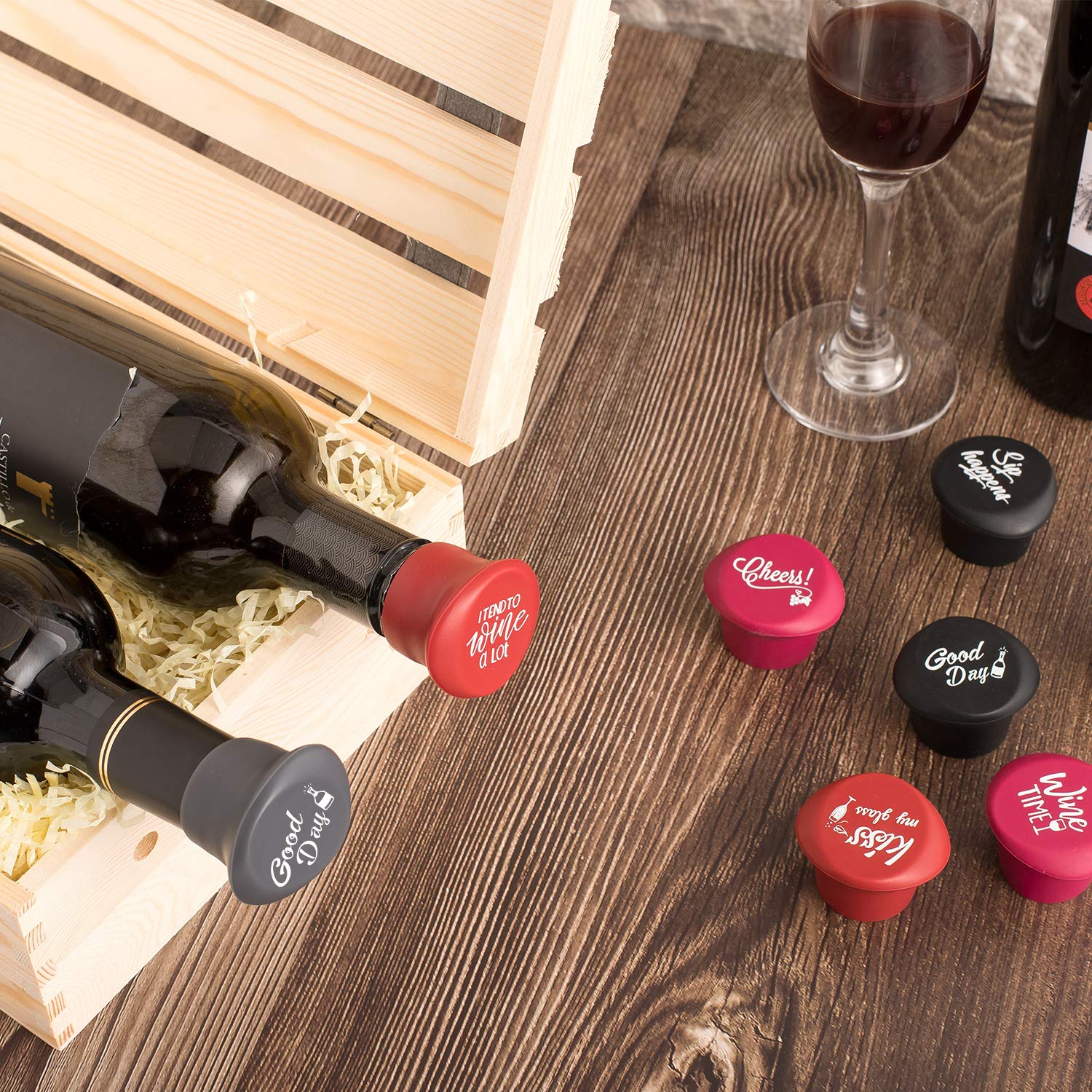 Whaline 8 Pack Weinflaschenverschlüsse und Geschenkbox, Wiederverwendbare Silikonverschlüsse, Flaschenverschlüsse mit Einem Lustigen Spruch für Weingetränke und Bierflaschen (Lila,Rot,Grau,Schwarz)