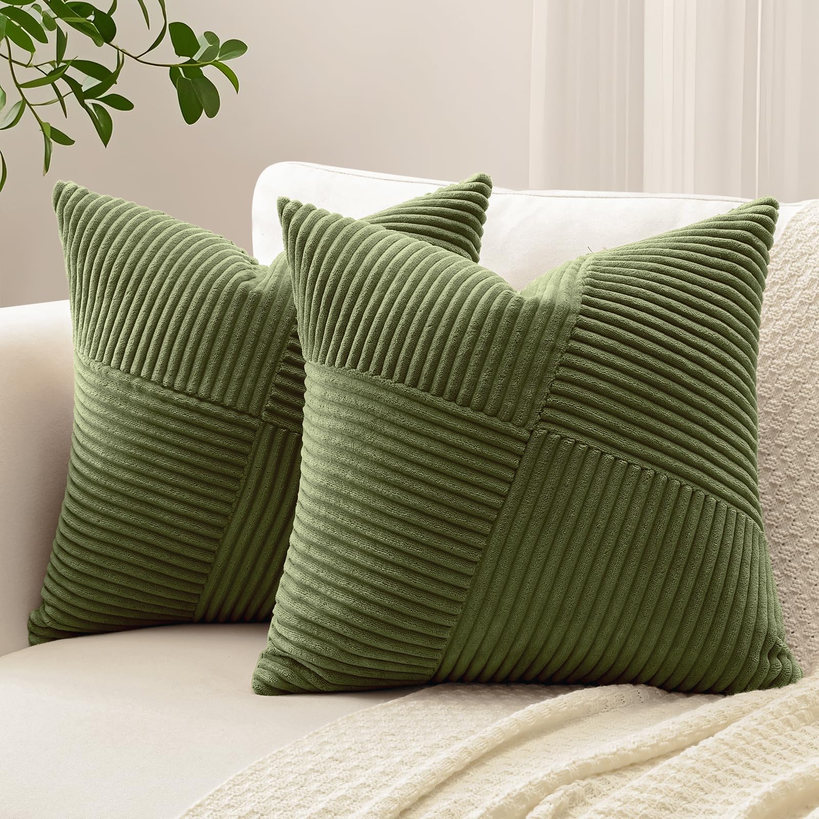 Housse de coussin 60x60 velours doux pour rénover un vieux canapé