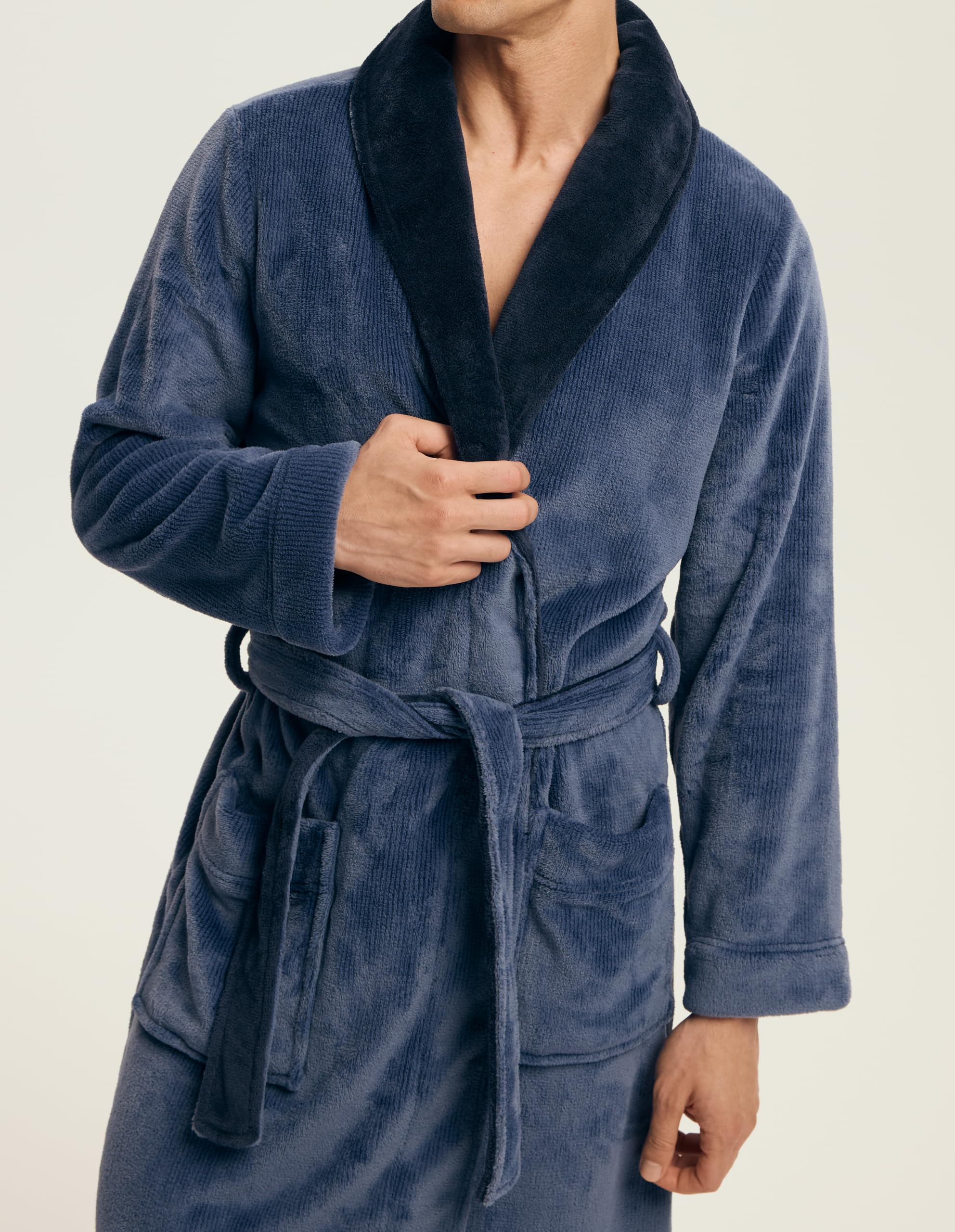 HENDERSON Men's Dressing Gown with Pockets Belt Sauna Gown Made of Microfibre Soft Warm Long Fluffy L - XXL Dark Blue