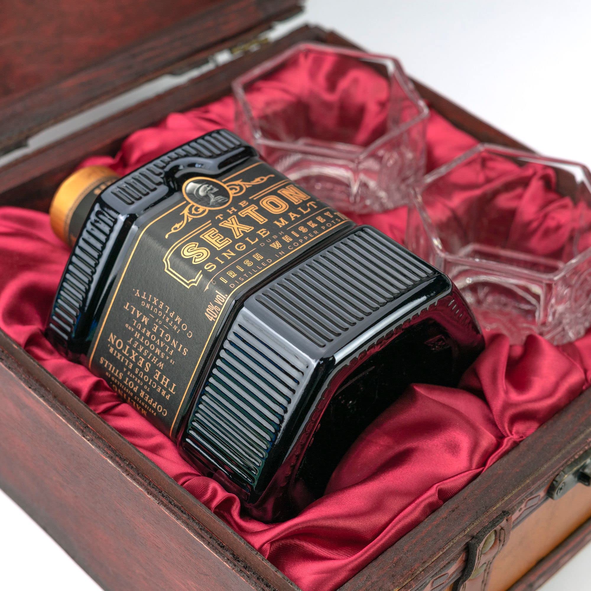 The Sexton Irish Single Malt mit 2 Whiskygläsern in Holzkiste (0,7 l)