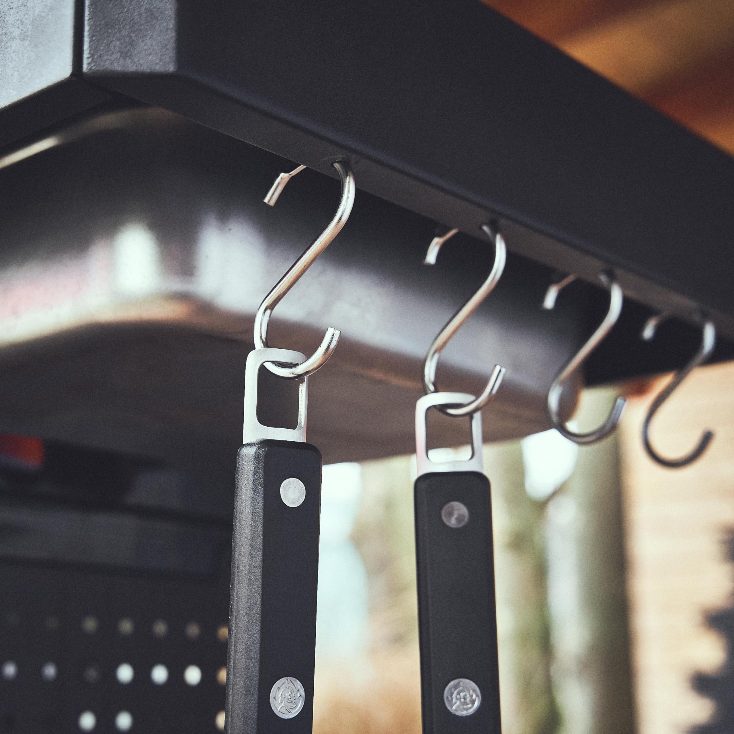 Spatola per barbecue BURNHARD® in acciaio inox, set 2 pezzi, maneggevolezza ottimale, controllo massimo, design ergonomico, versatile – set spatola e raschietto per griglia