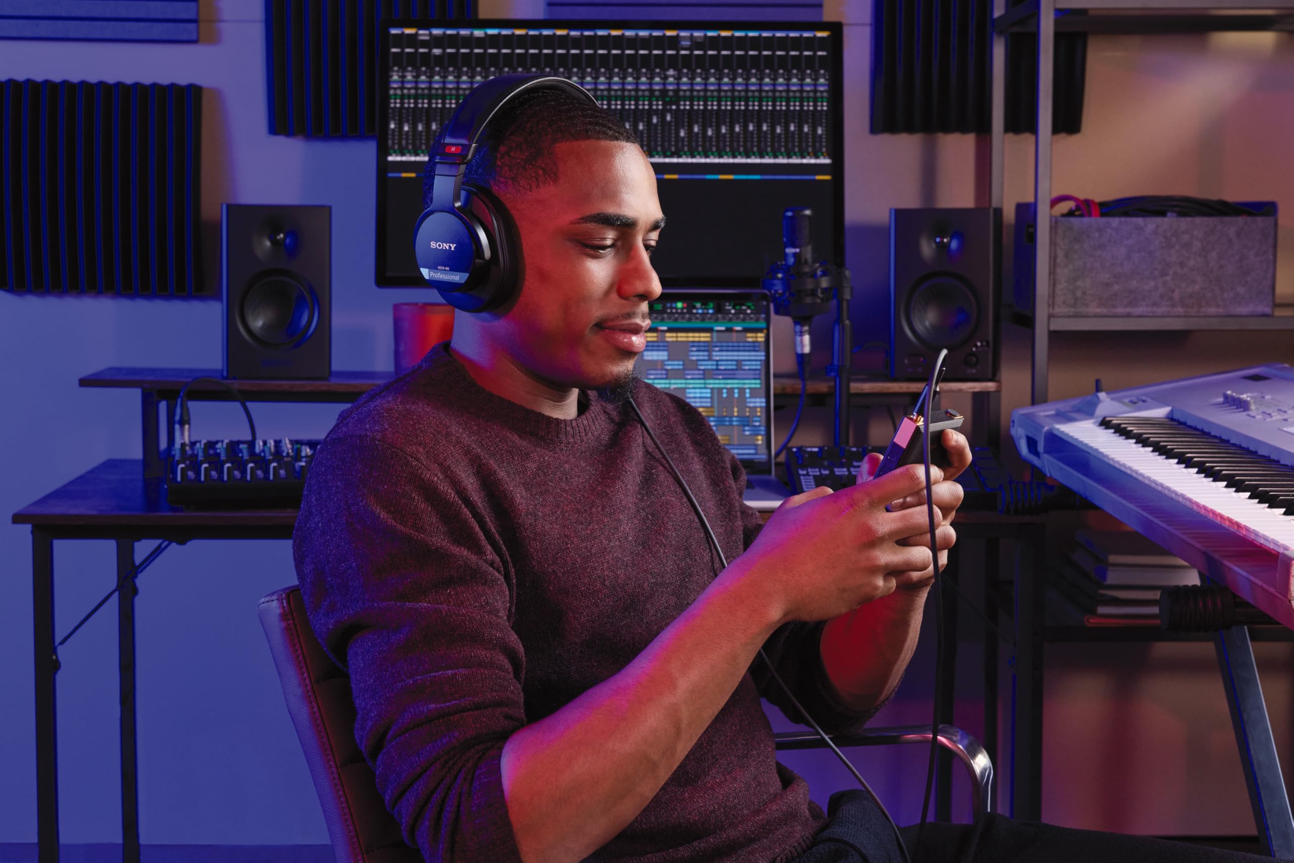 Sony Mdr-M1 Słuchawki Studyjne Zamknięte, Przewodowe, Szerokopasmowe (5 Hz–80 Khz), Optymalne Do Nagrywania i Miksowania w Studio, Lekkie (216G), w Zestawie 2 Optymalnej Klasy Odłączane Kable, Czarne