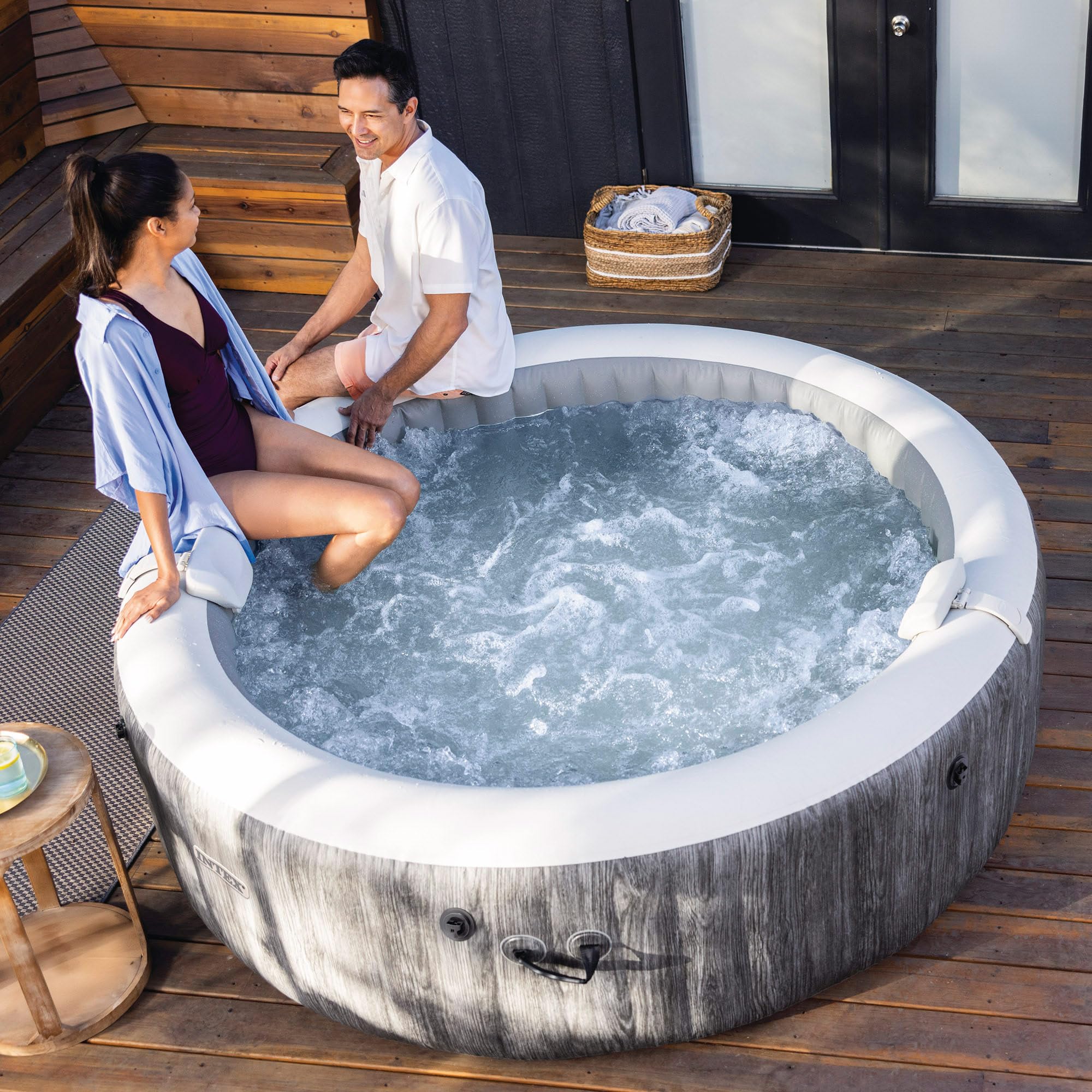 INTEX PureSpa Greywood Deluxe In- & Outdoor Whirlpool aufblasbar für 6 Personen 1098 L (216 x 71cm) - 170 Massagedüsen - 2200 W Heizsystem - APP Steuerung, Wasserenthärtungssystem & LED-Beleuchtung