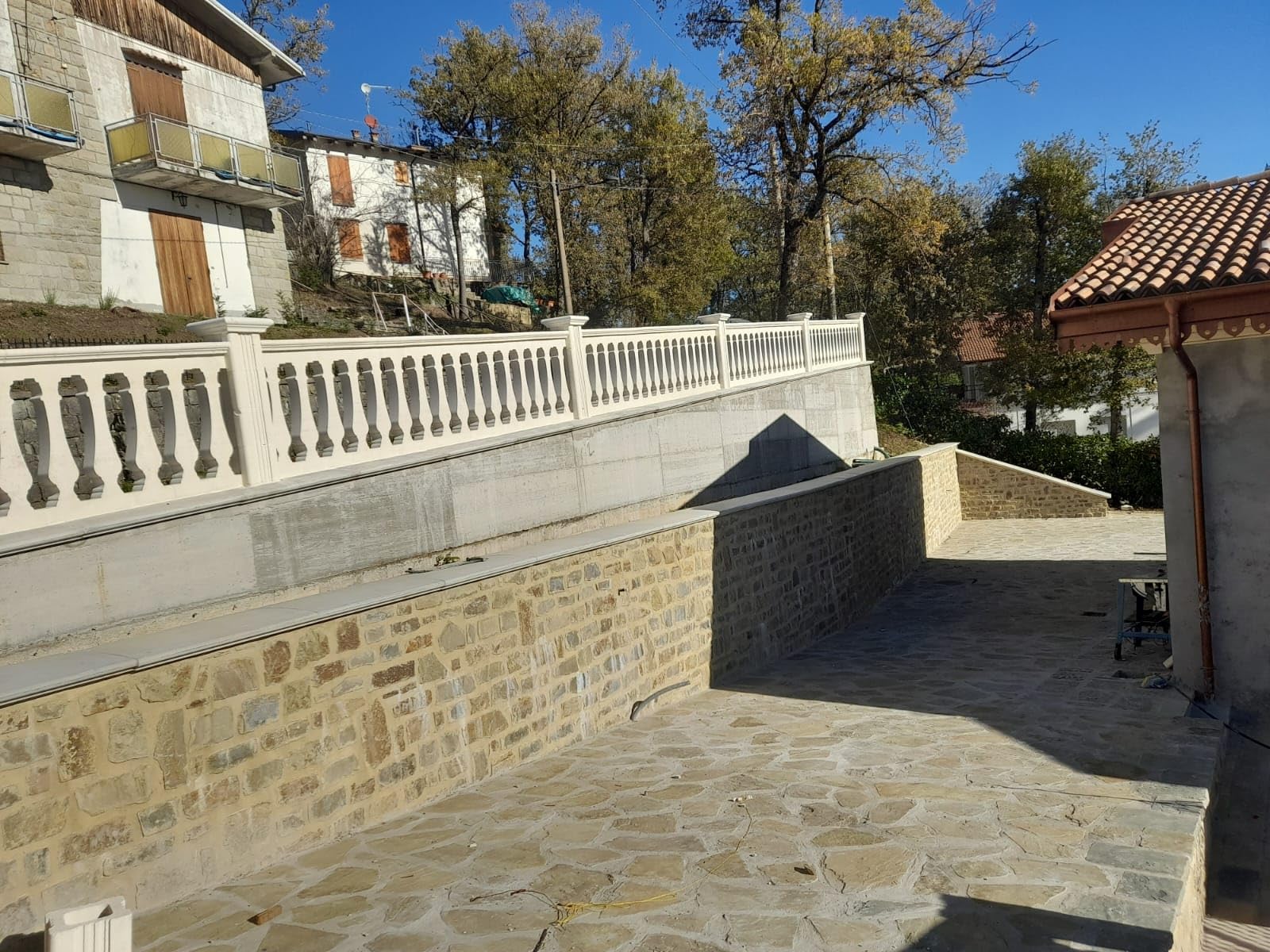 Fanuli Manufatti Ringhiera in Cemento per Esterni Modello Vecchia Leuca – Balaustra Componibile 25x25 per Recinzione Giardino, Balcone e Terrazzo – Ideale per Fai da Te e Ristrutturazioni (Bianco)